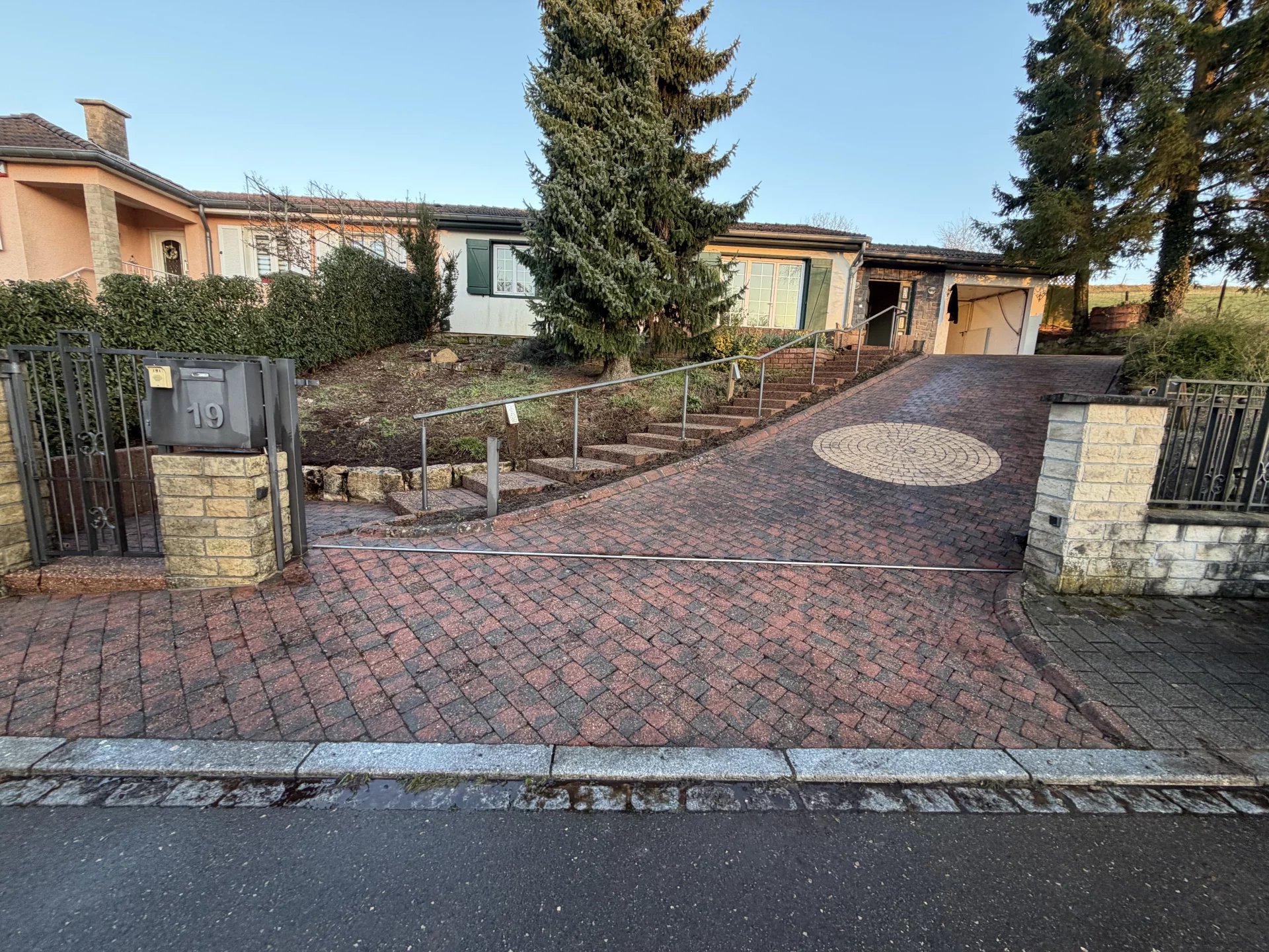 À VENDRE - Maison à rénover avec potentiel de développement - Gonderange