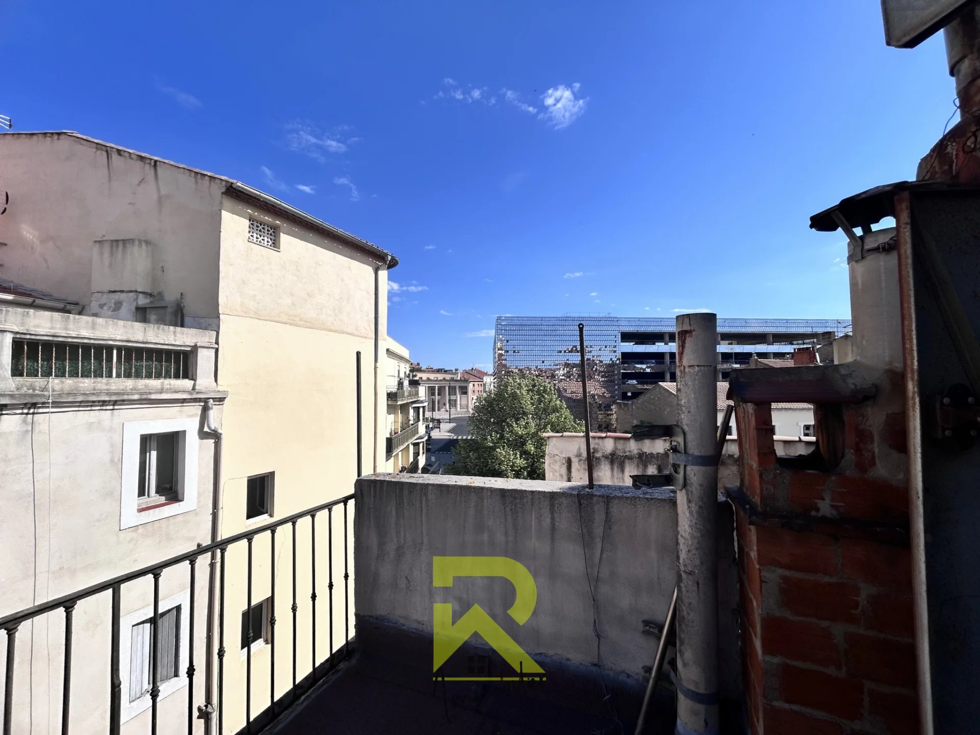 OPPORTUNITÉ RARE - Maison de ville avec terrasse - Coeur de