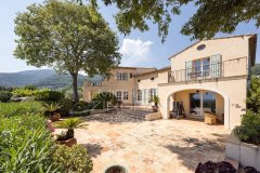Luxury Villa in Tourrettes-sur-Loup: Sea View Family Estate — photo 3 of 7