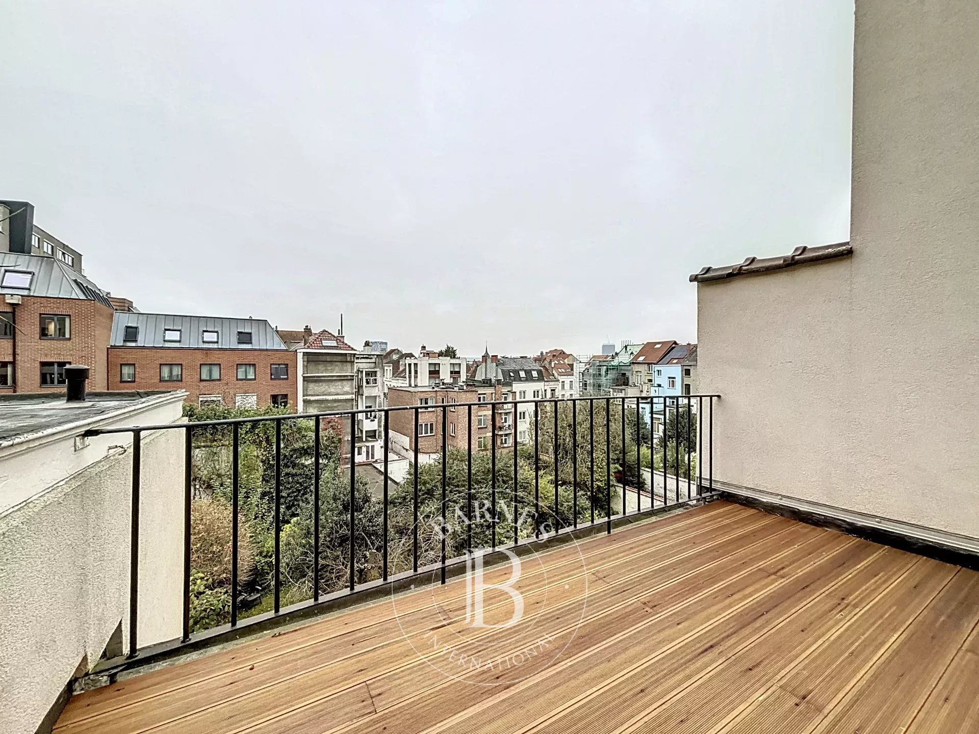 Spacieux Duplex 2 chambres – 150 m² – Quartier Européen