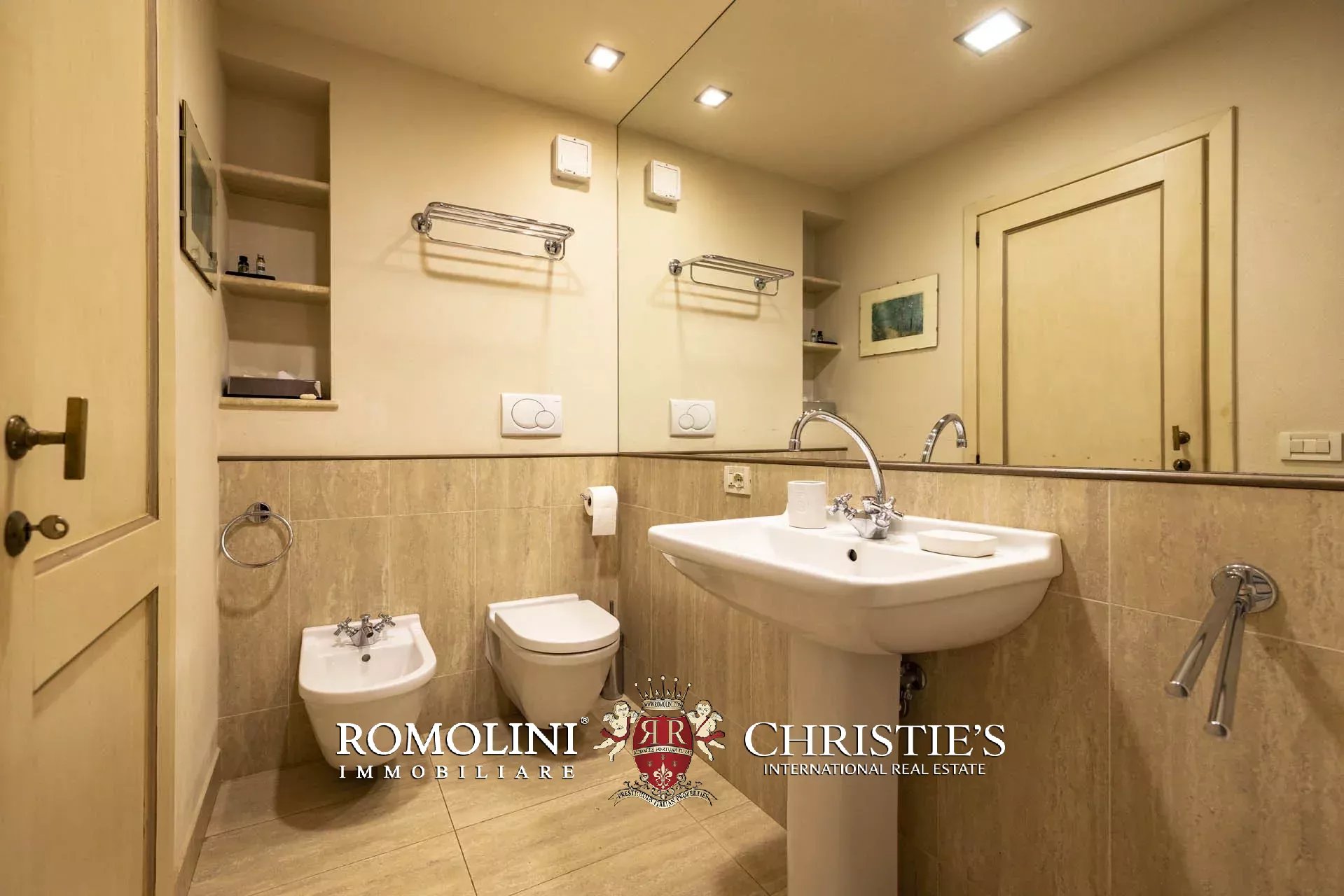 6 Bedroom Villa/Townhouse's Image 73