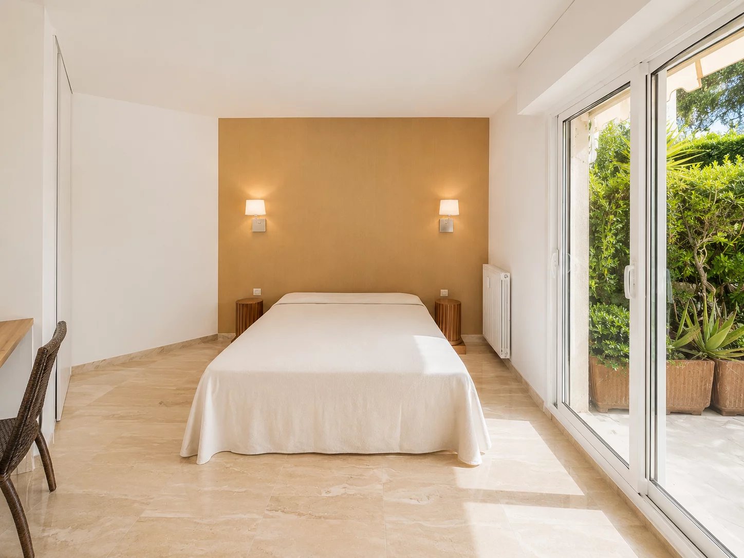 CANNES PALM BEACH – Elegant 1-Bedroom Apartment with Sea View & Exceptional Terrace