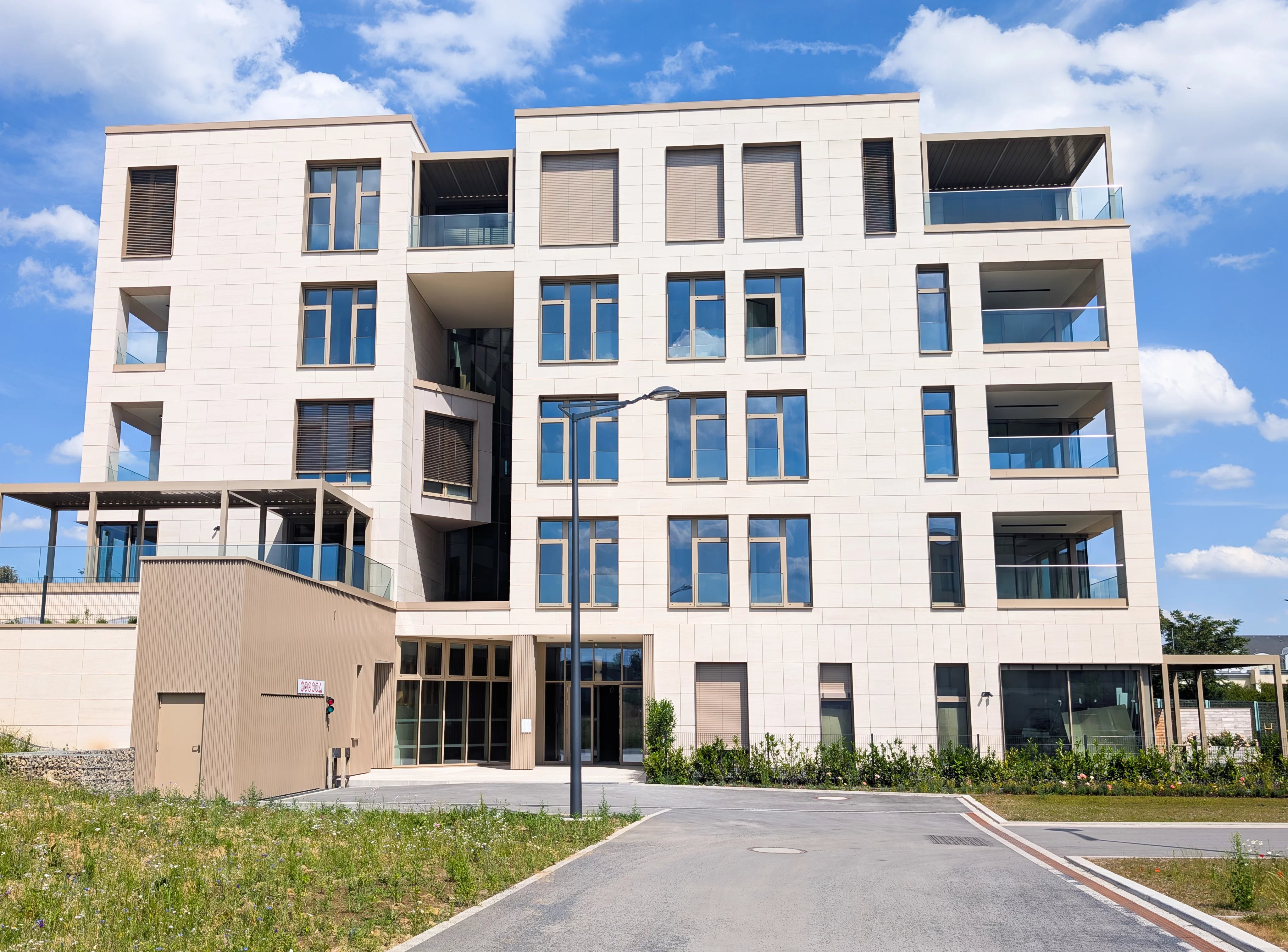 property-featured-image