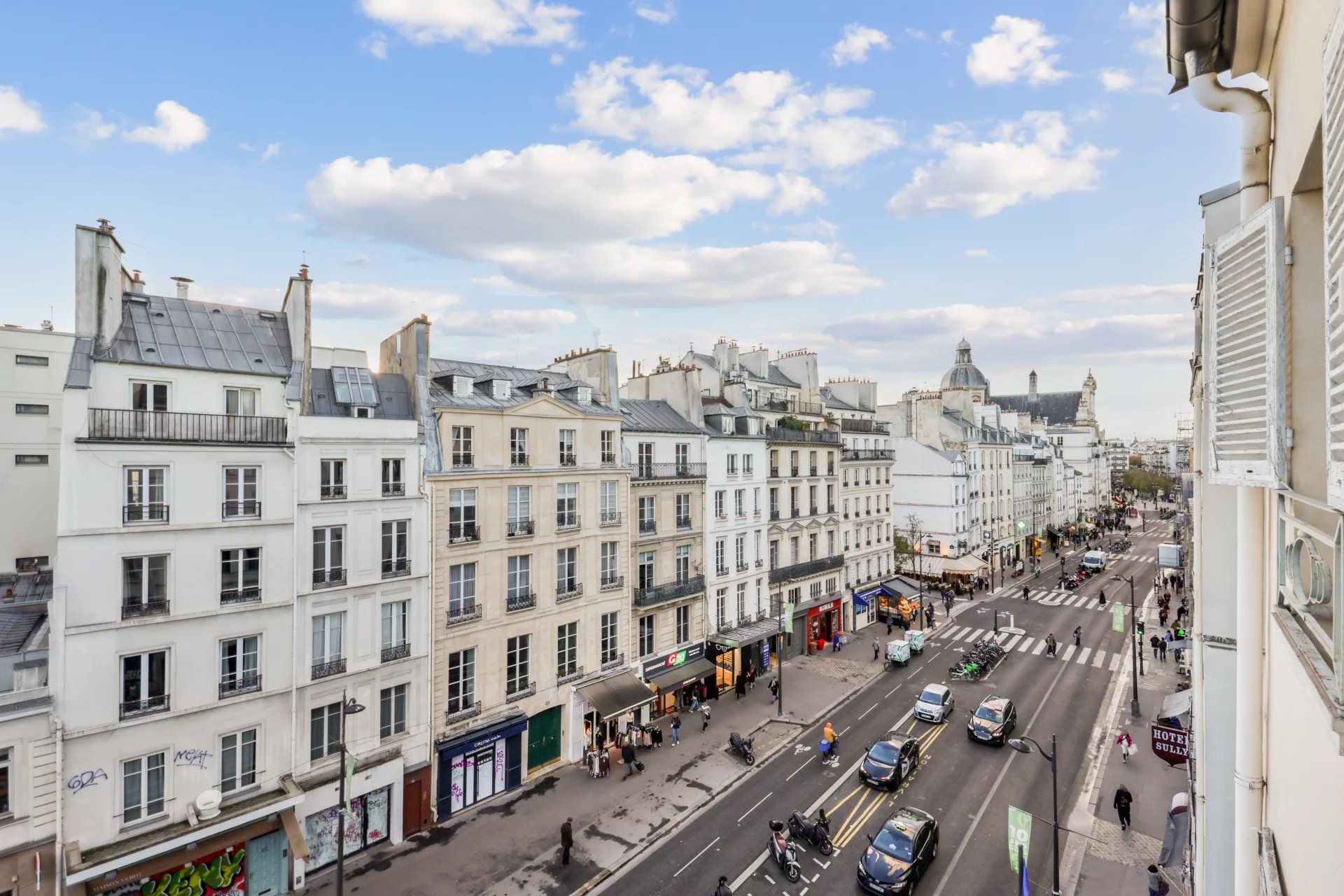 Exclusivité Off-market - Paris 4e - Rue Saint-Antoine - vue dégagée et ensoleillé