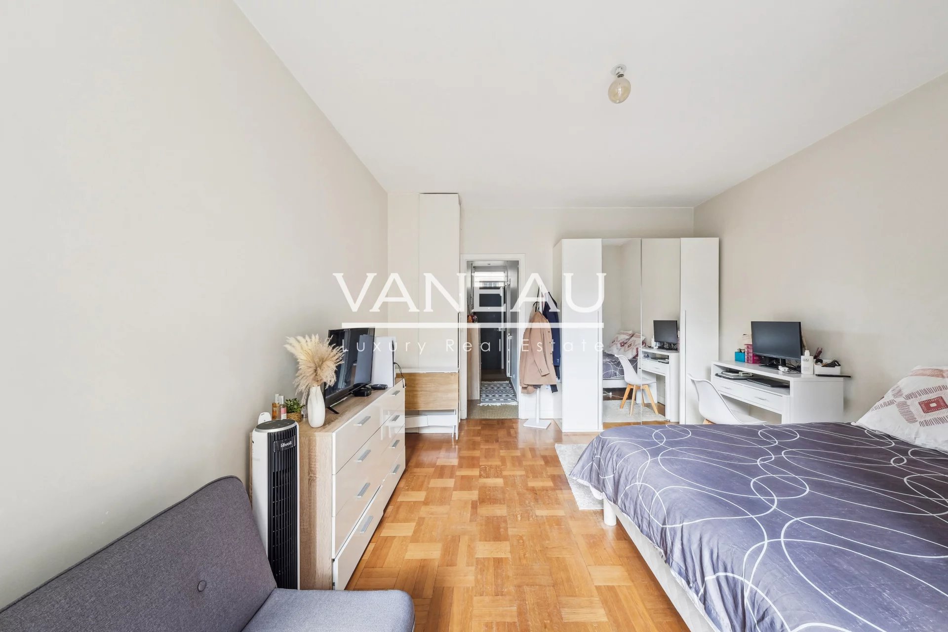 BOULOGNE - Porte de Saint Cloud  -  Grand studio - idéal investisseur ou primo-accédant -