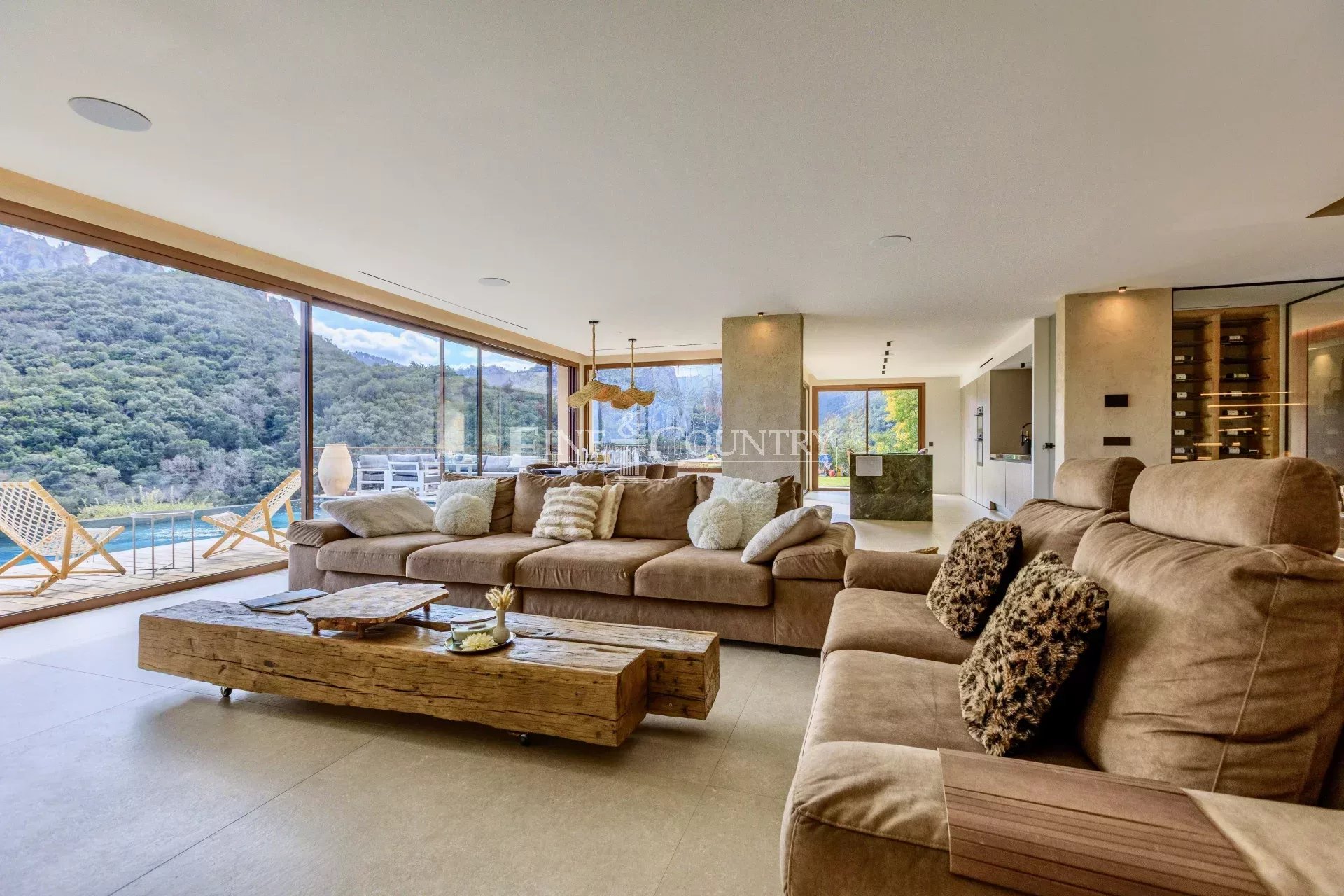 Photo of Villa for Sale in Mandelieu with Panoramic View