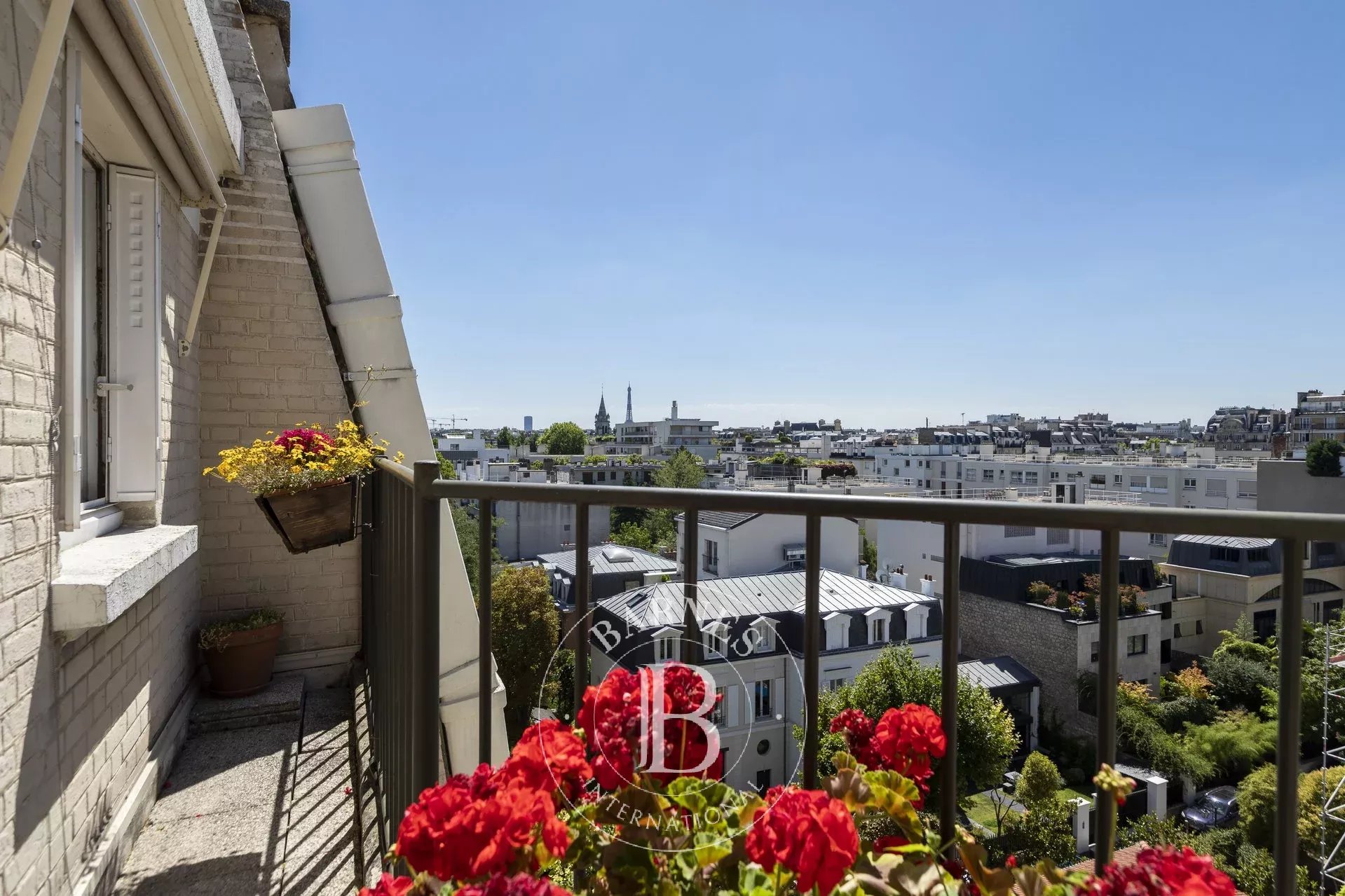 Neuilly - Argenson - Top floor - 4-5 bedroom apartment - Period charm - picture 31