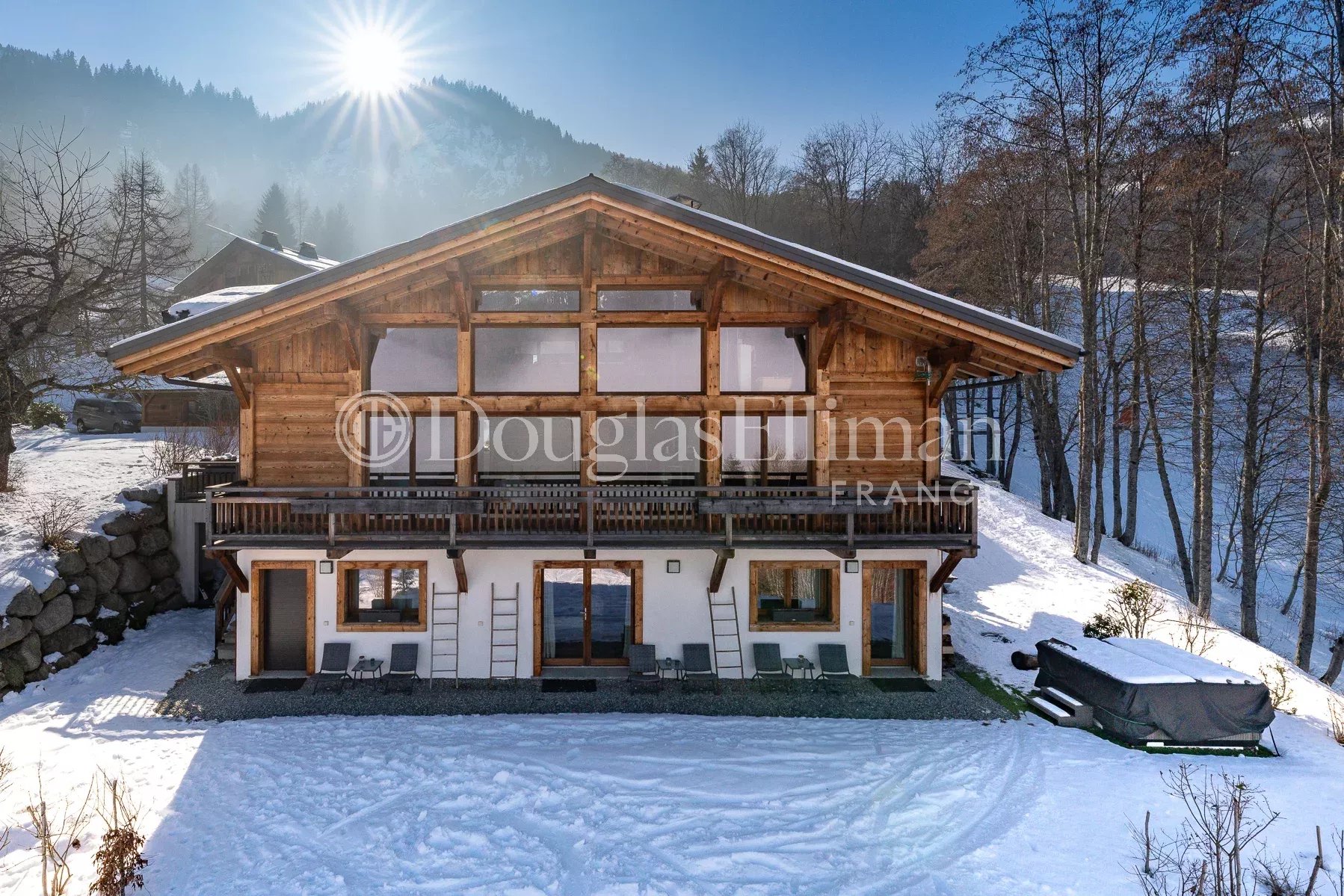 LES HOUCHES – Magnifique chalet de 8 chambres sur les pistes - Image nᵒ3