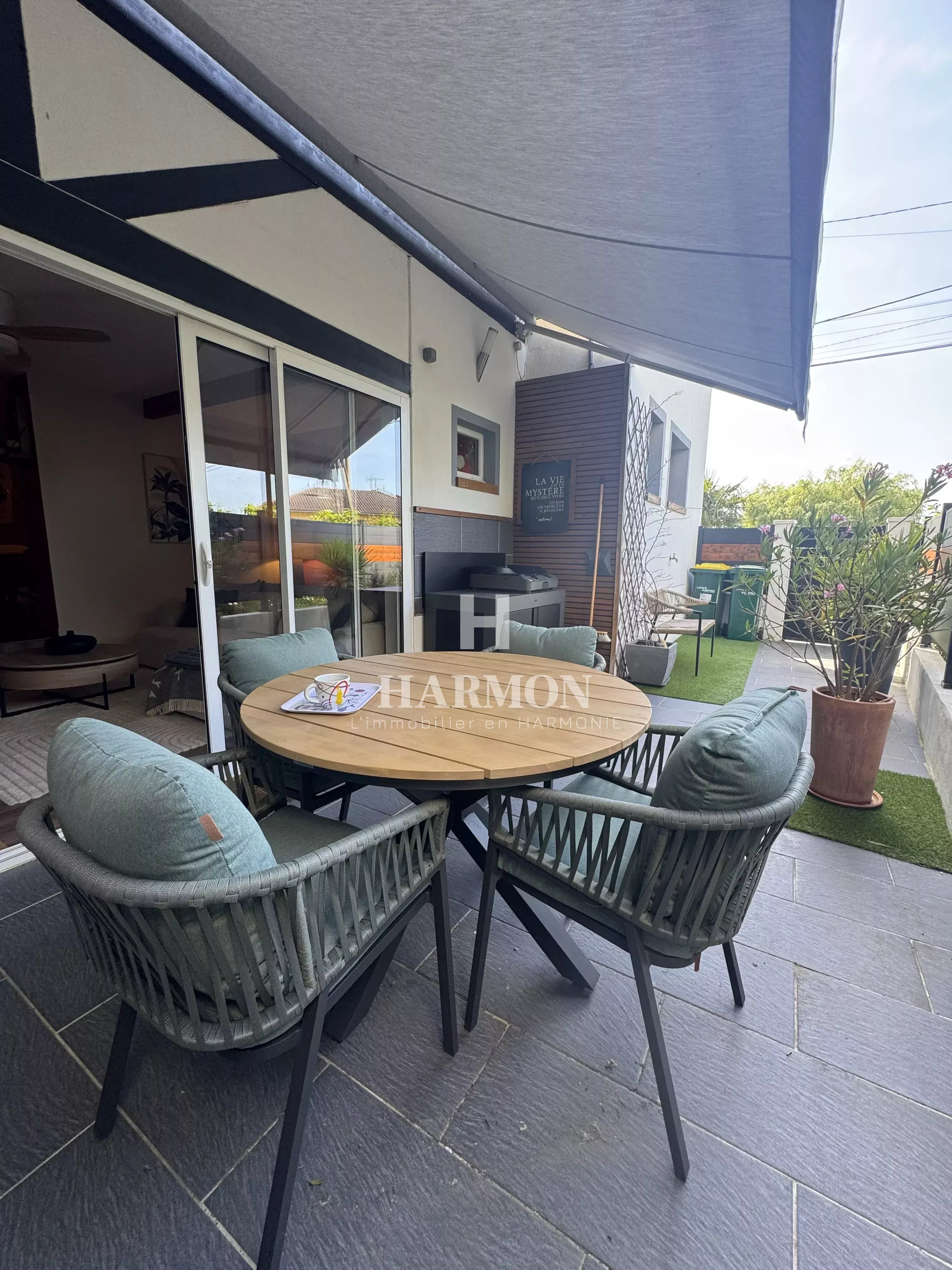 Harmon for sale Puyoô: Fully Equipped Townhouse with Garage and South-Facing Terrace