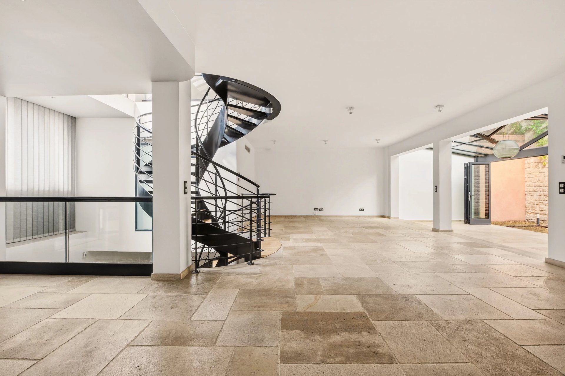 4 Bedroom Villa/Townhouse's Image 3