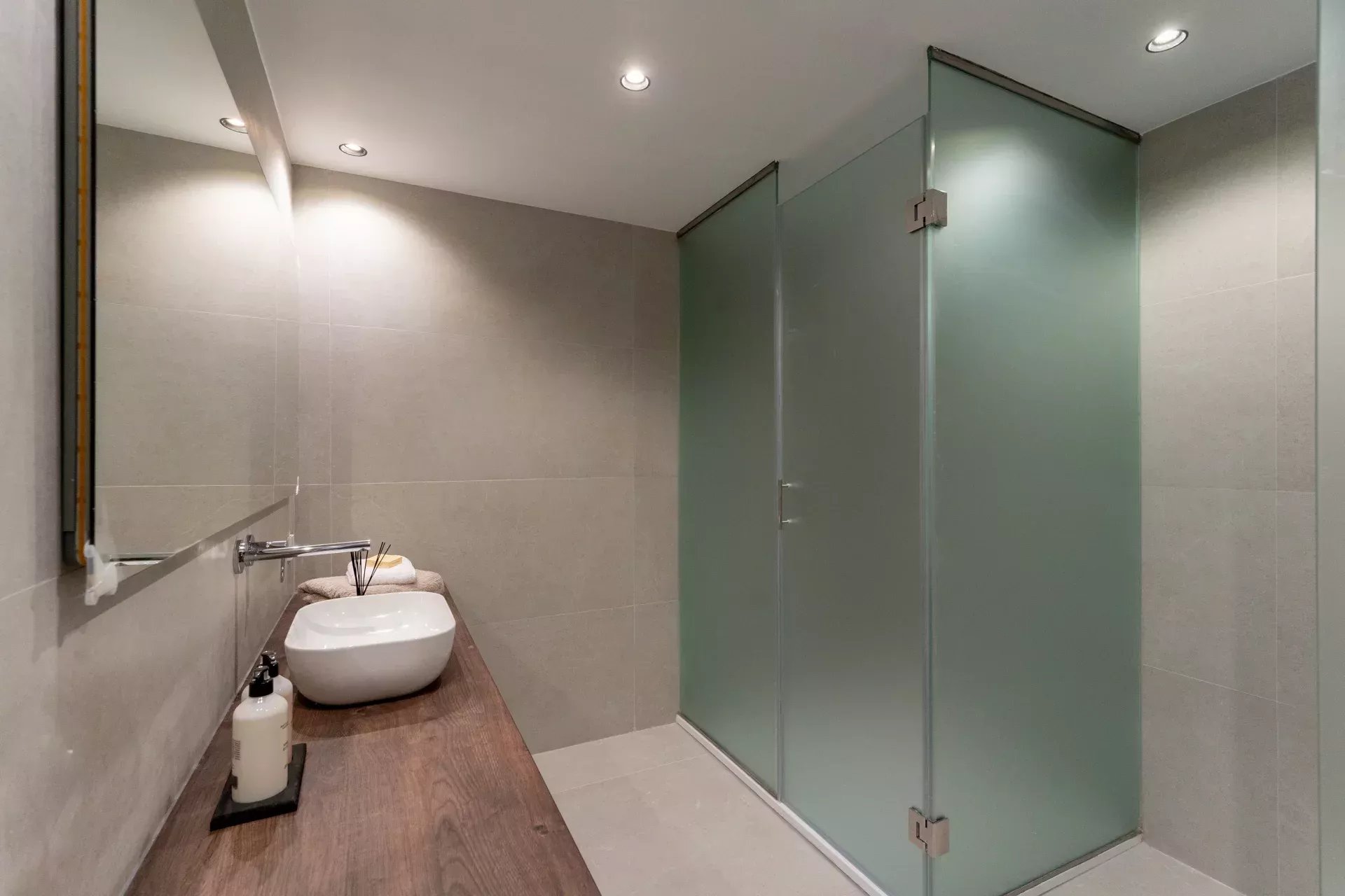 Brand New Exclusive Luxury Property on the Golden Mile - picture 34