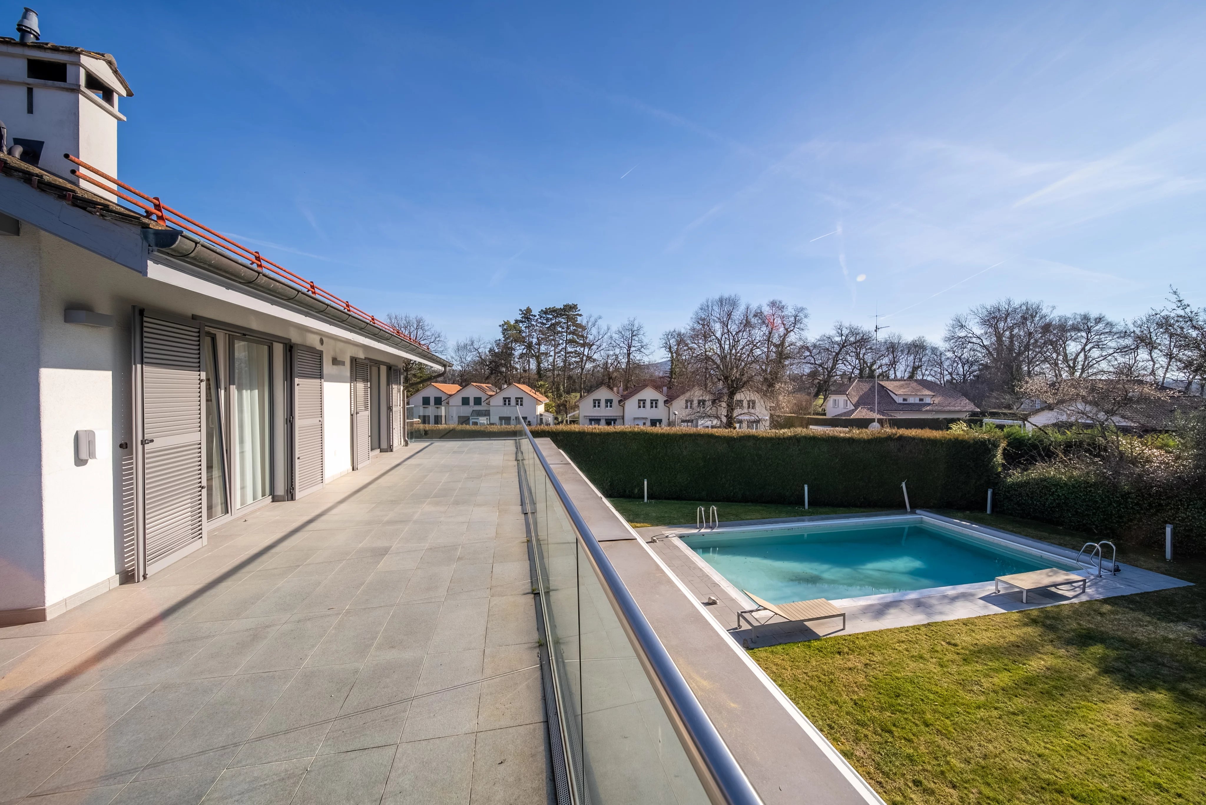 Villa de 330 m2 avec piscine et beau terrain