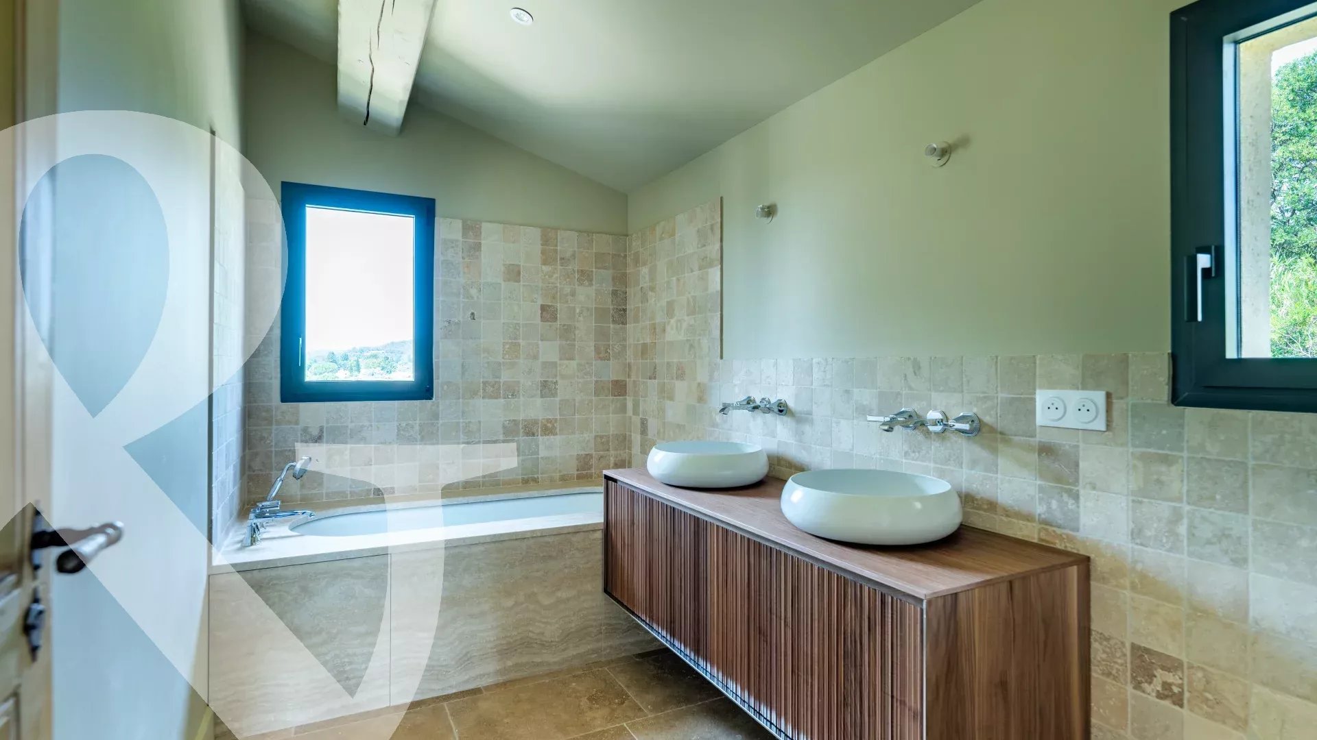 CONSTRUCTION NEUVE A PIED DU VILLAGE