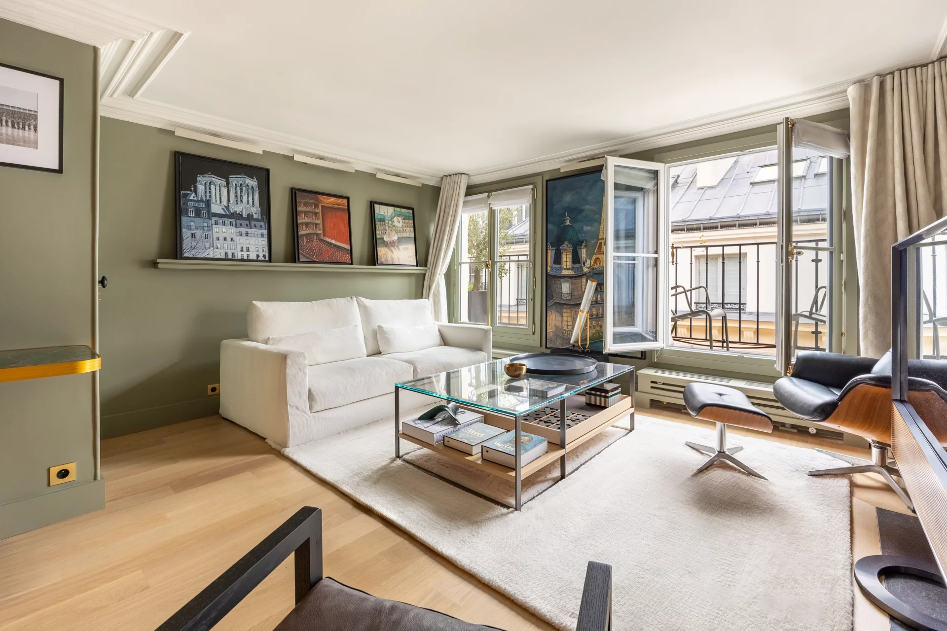 Paris 7e - CARRÉ DES ANTIQUAIRES