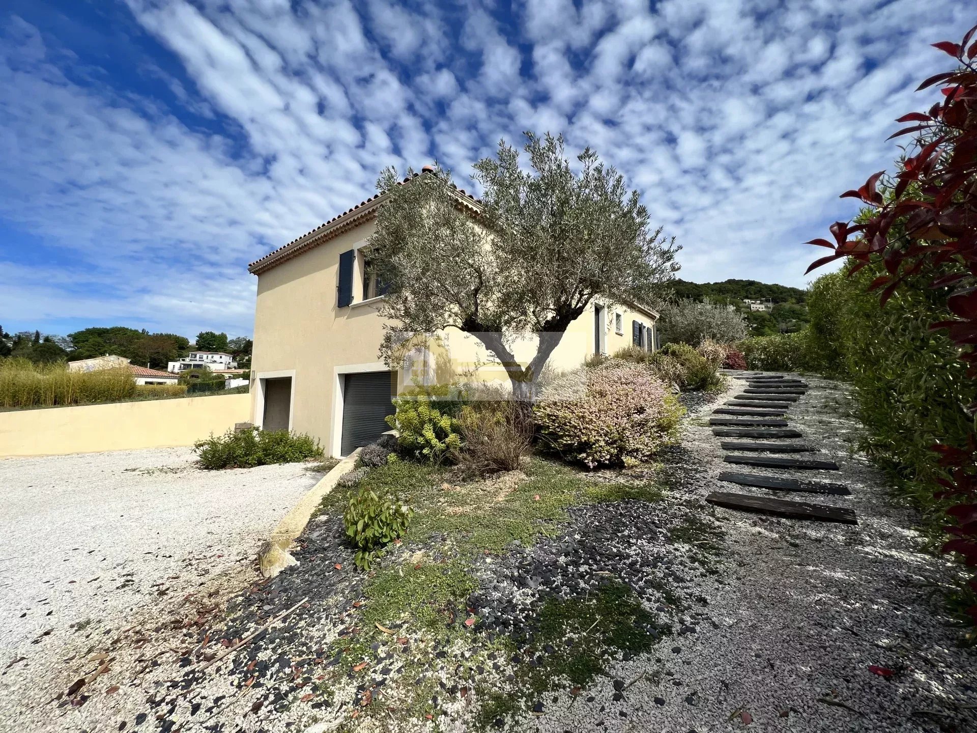 Agence immobilière de 