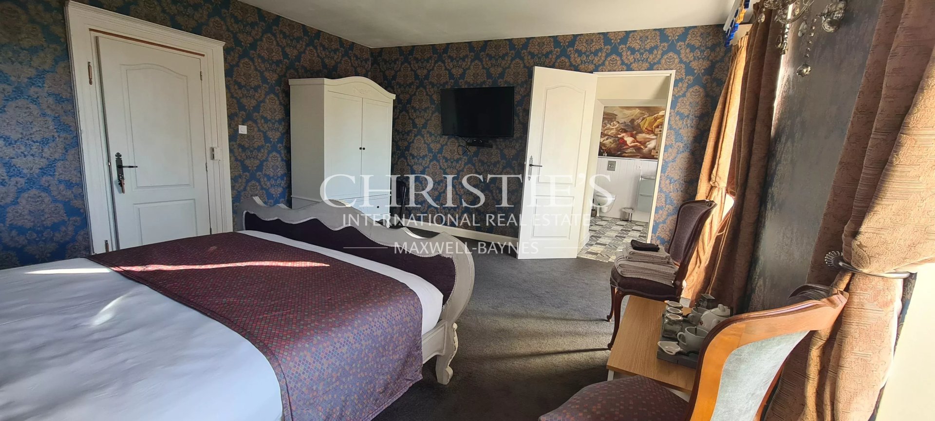 10 Bedroom Chateau's Image 21
