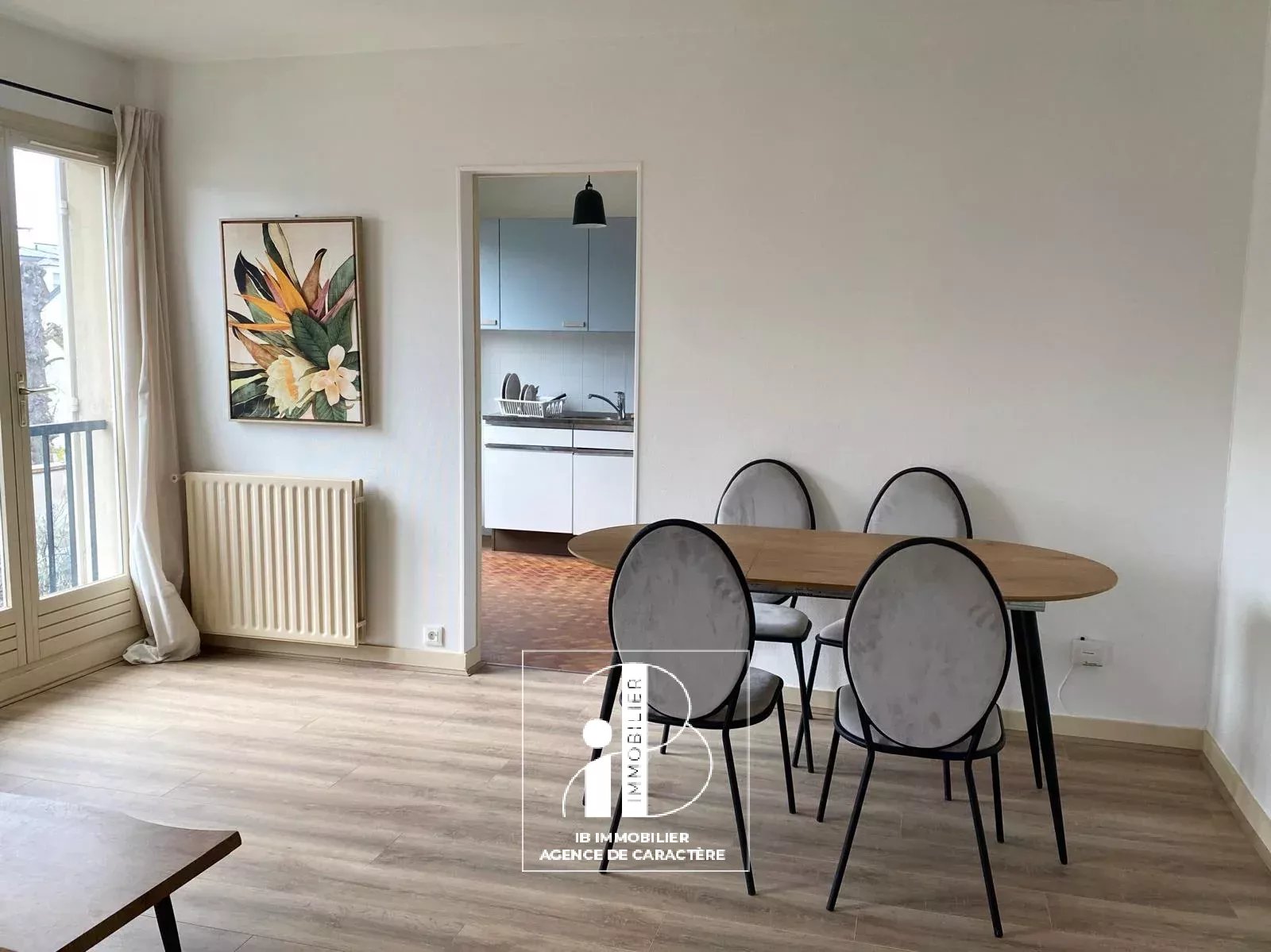 FONTAINEBLEAU T2 - 43 M² - NEAR TOWN CENTER - FURNITURE - PARKING SPACE