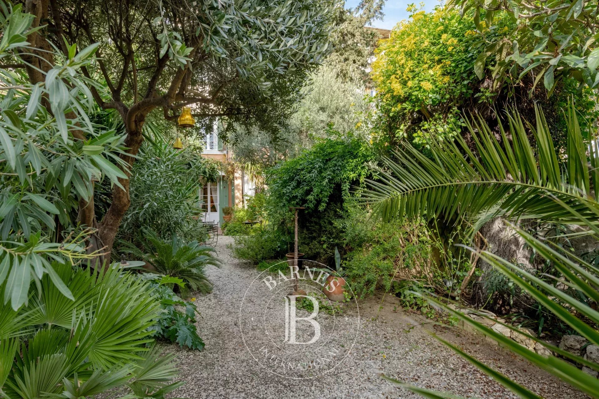 Marseille 5 - town house - garden and outbuilding