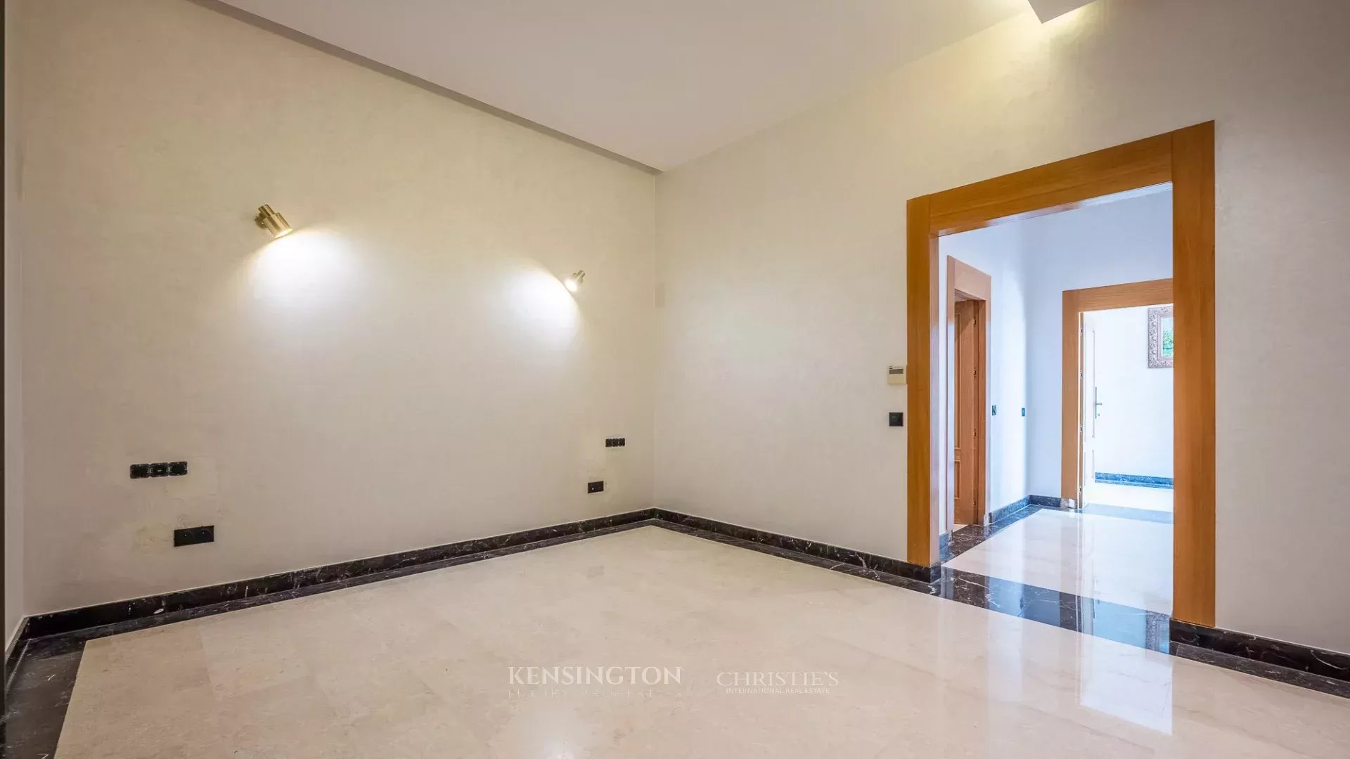 7 Bedroom Villa/Townhouse's Image 29