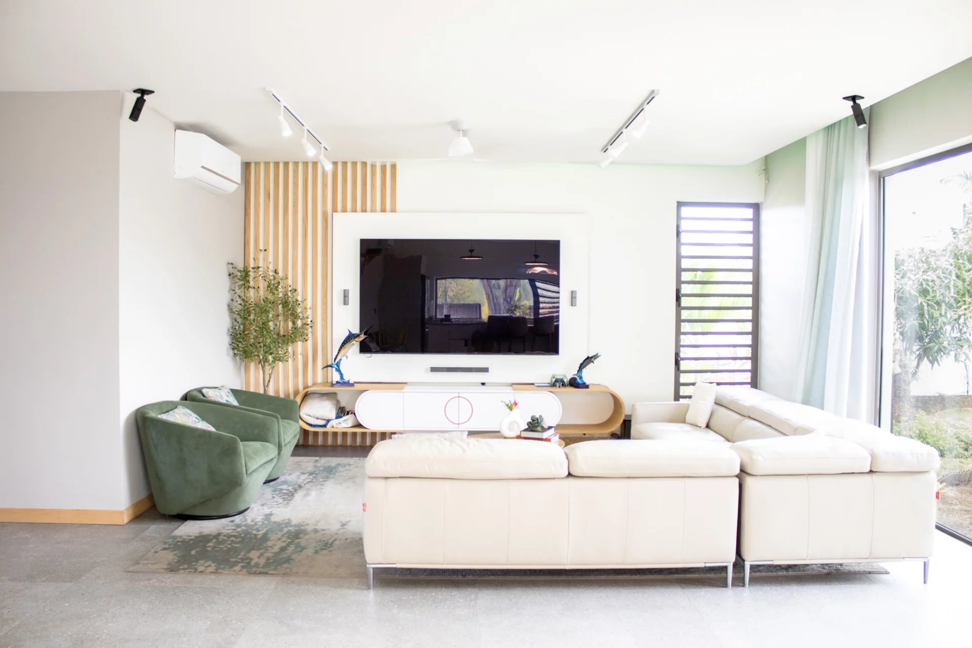 BEAU VALLON – Contemporary home with independent apartment – 5 bedrooms