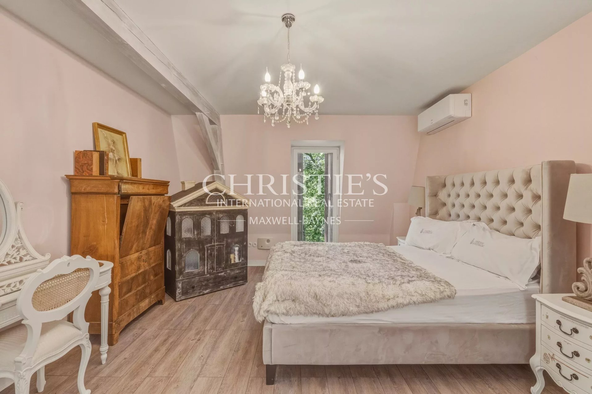 17 Bedroom Chateau's Image 65