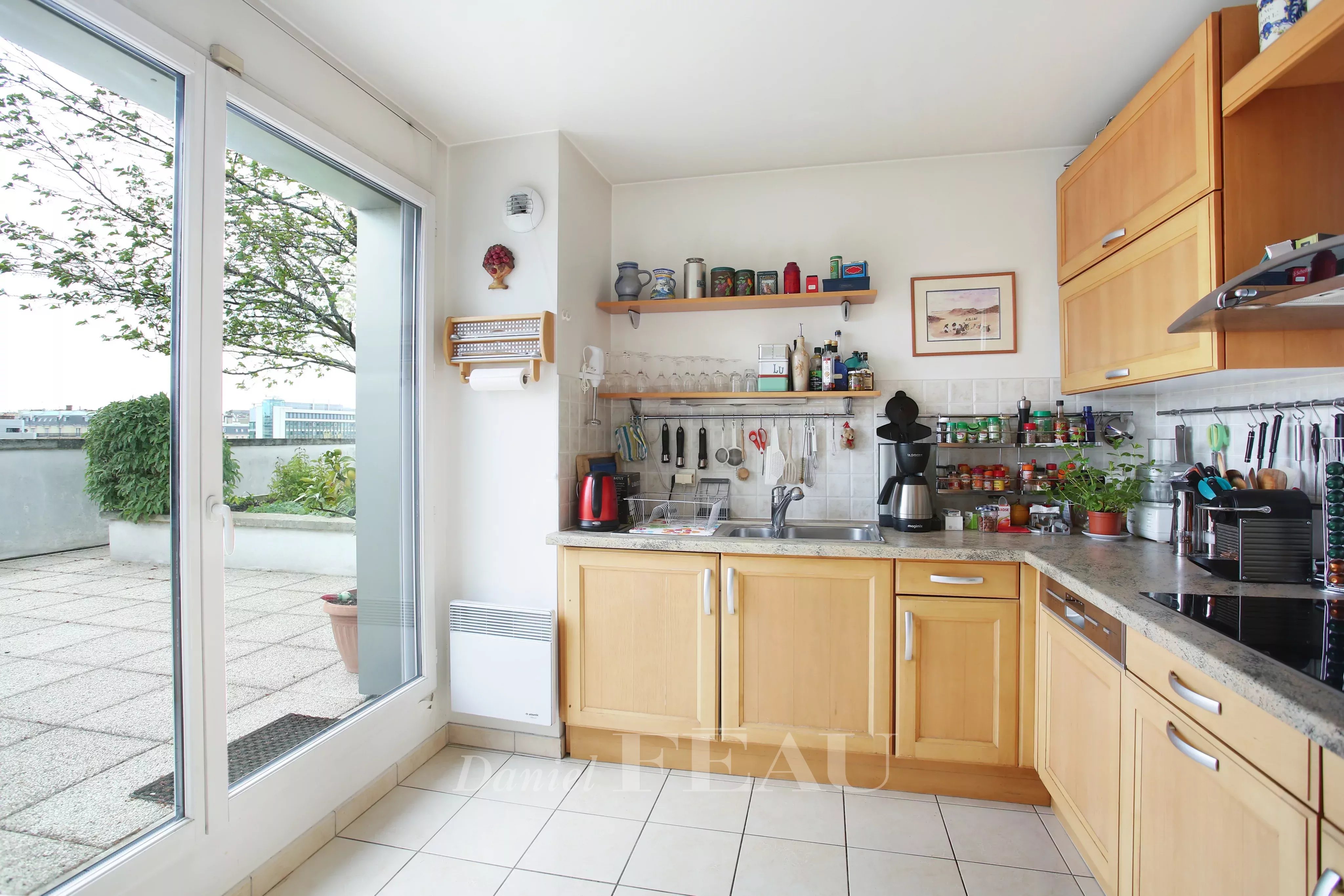 Cuisine donnant sur la terrasse