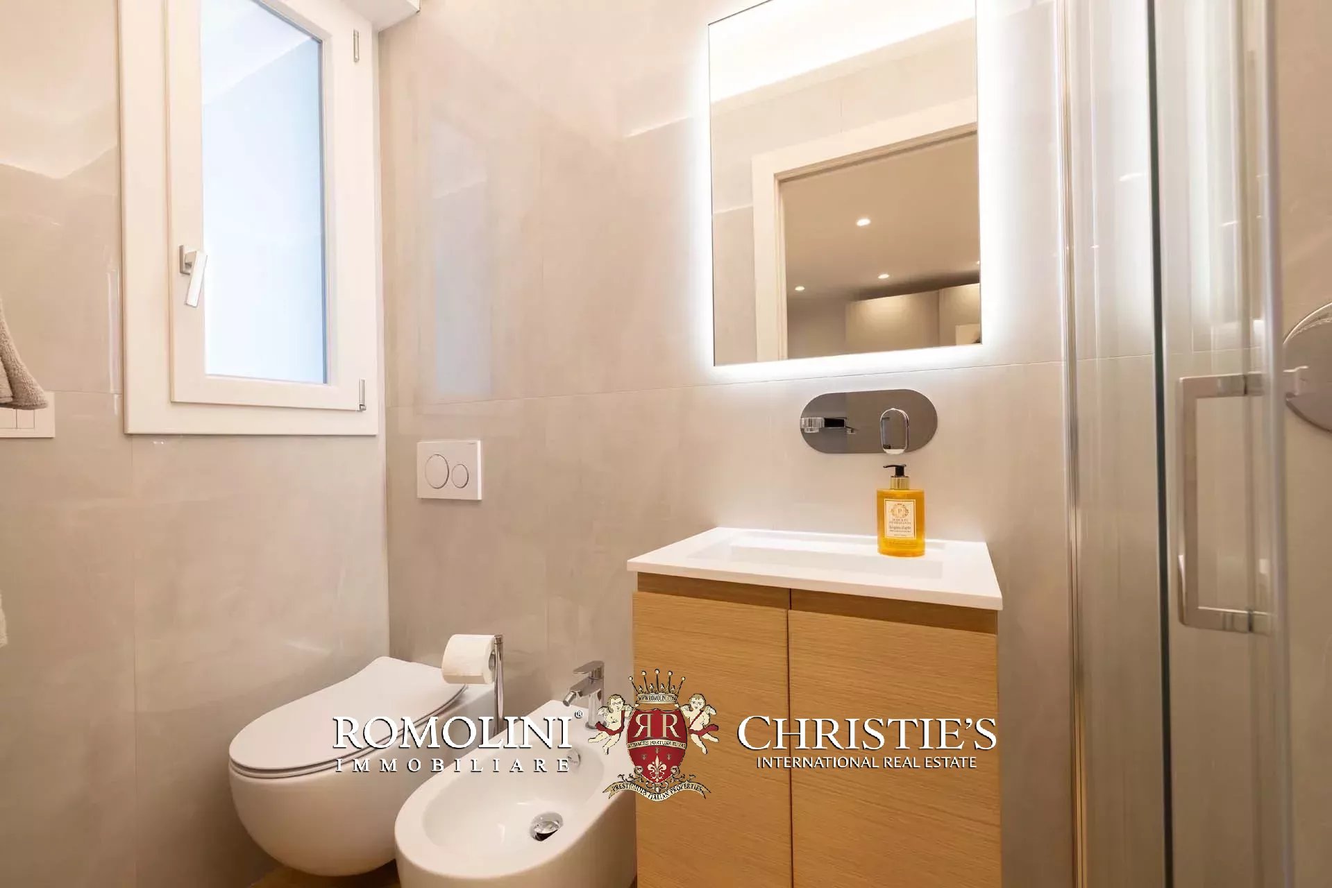 5 Bedroom Villa/Townhouse's Image 18