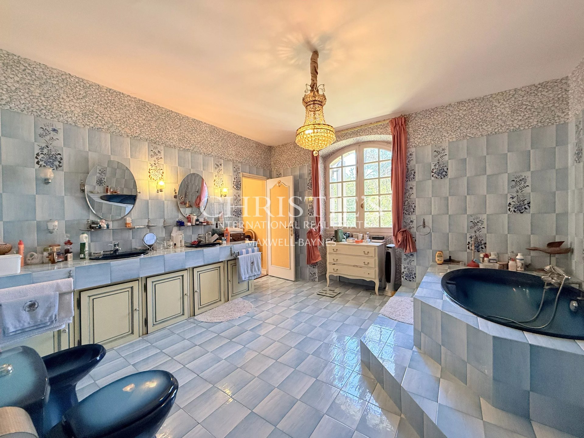 11 Bedroom Villa/Townhouse's Image 15