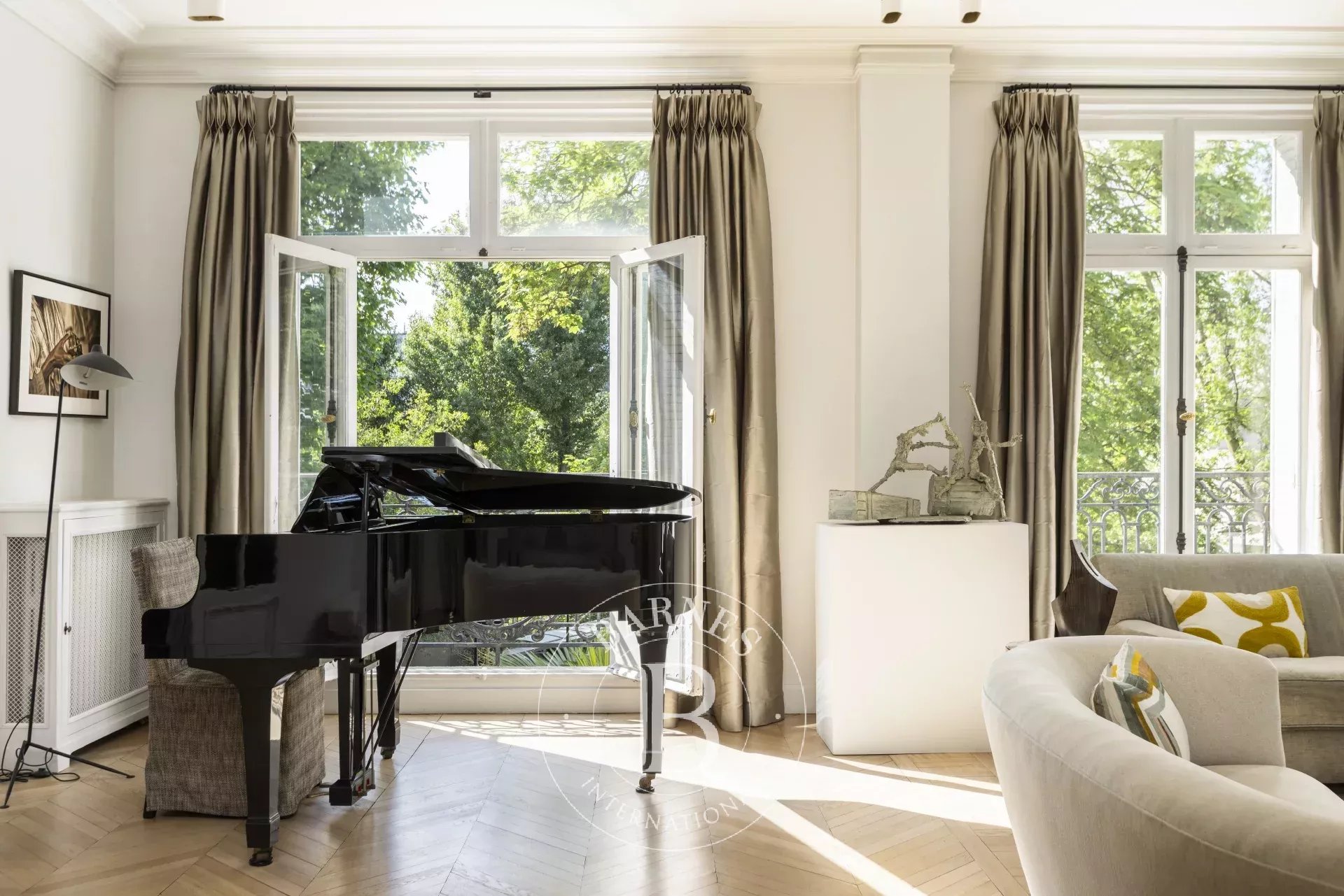Neuilly - Saussaye - 4-bed apartment - Incredible volume