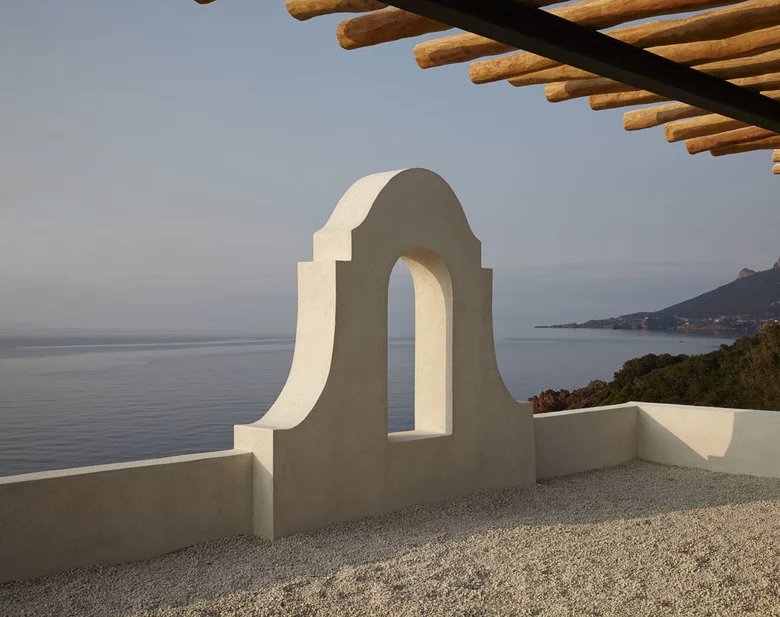 VILLA PIEDS DANS L'EAU