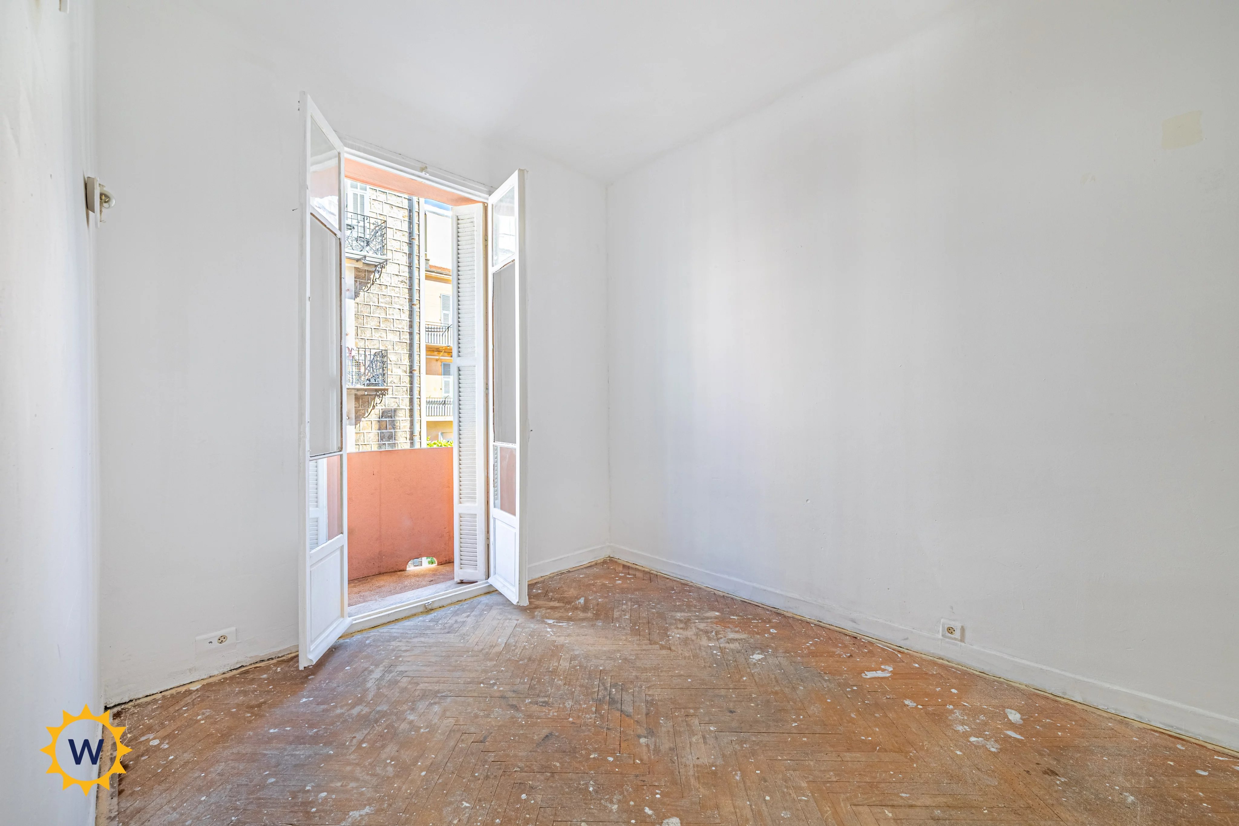 NICE FLEURS / RUE CLAUDIA - 2 pièces de 38 m2 avec balcons, à rénover, idéal investissement locatif ! Proche promenade, rue de France, commerces ! — photo 7