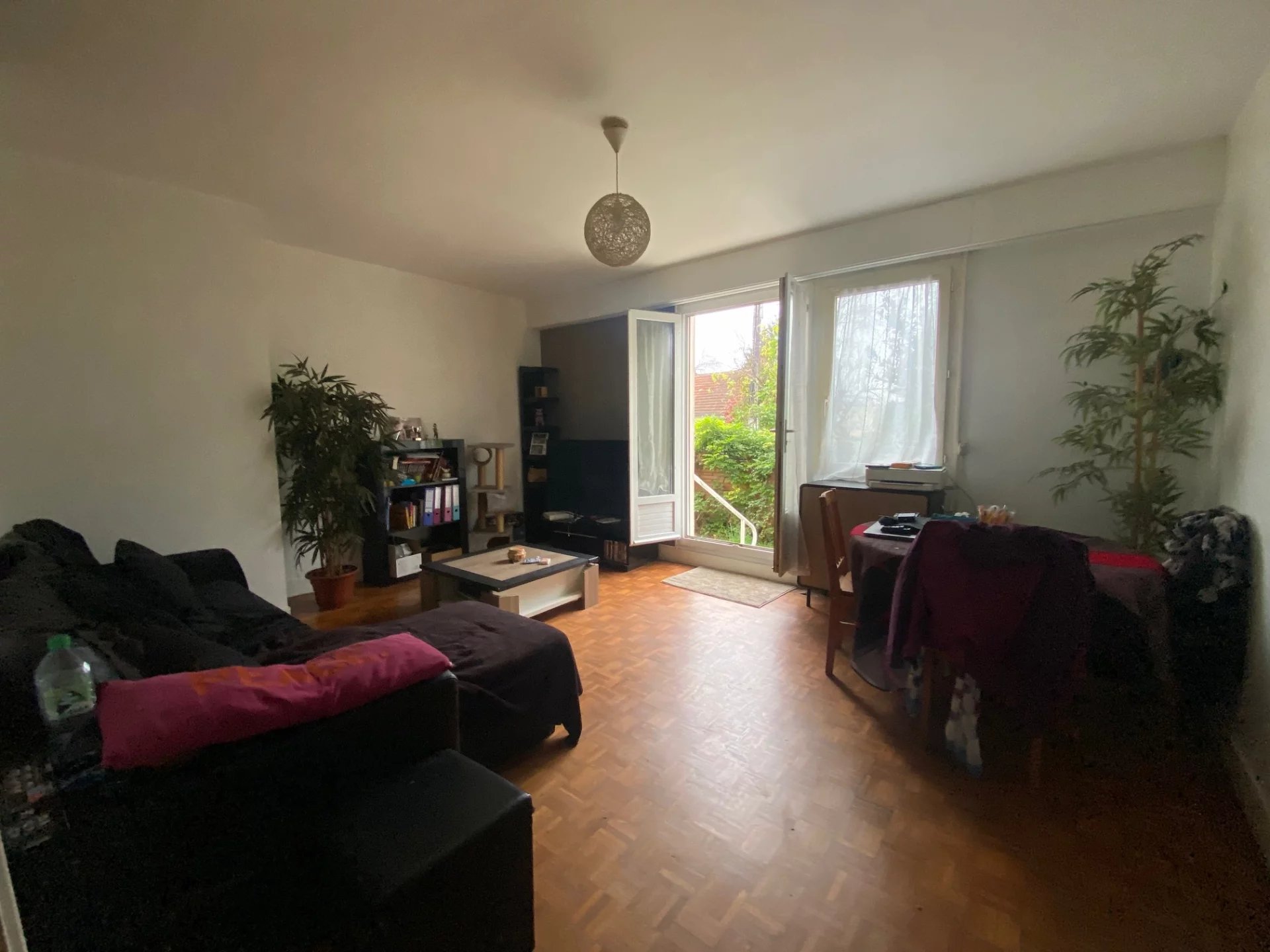 Appartement F3 avec jardin privatif, à proximité de la gare RER C !