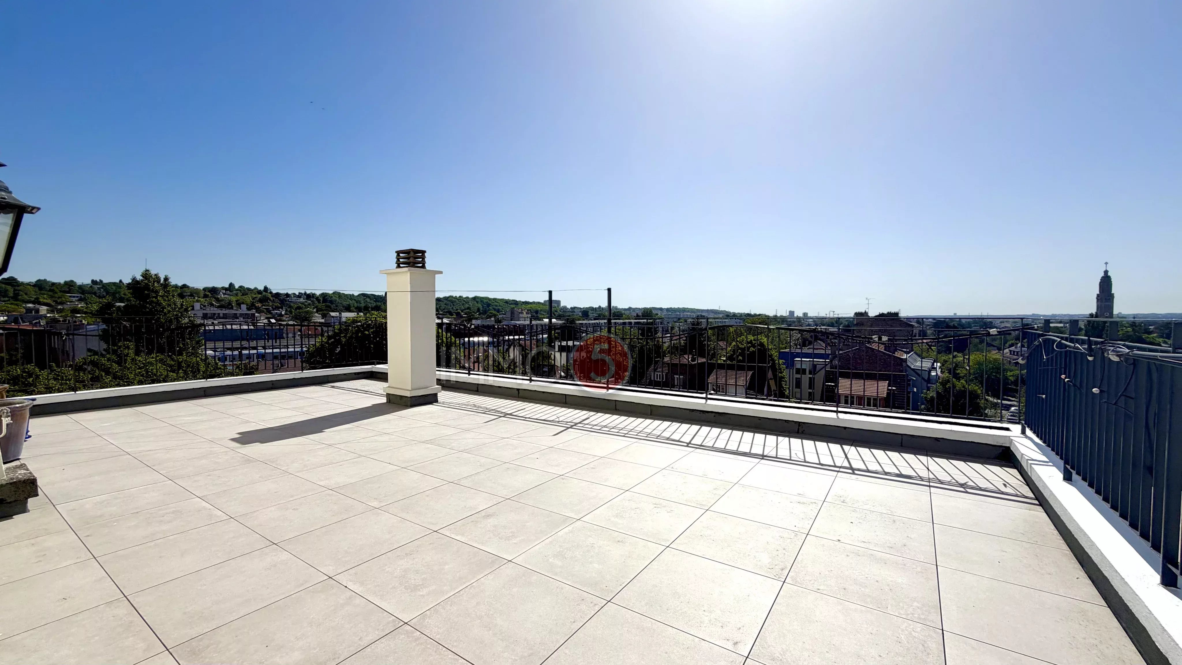 F5 terrasse ascenseur box pied du centre-ville