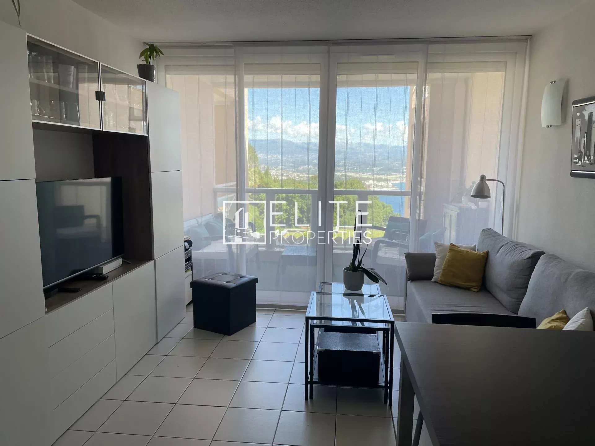 APPARTEMENT 2 PIÈCES DE 36 m² – VUE MER PANORAMIQUE – PISCINE & PARKING – THEOULE-SUR-MER - Photo 4