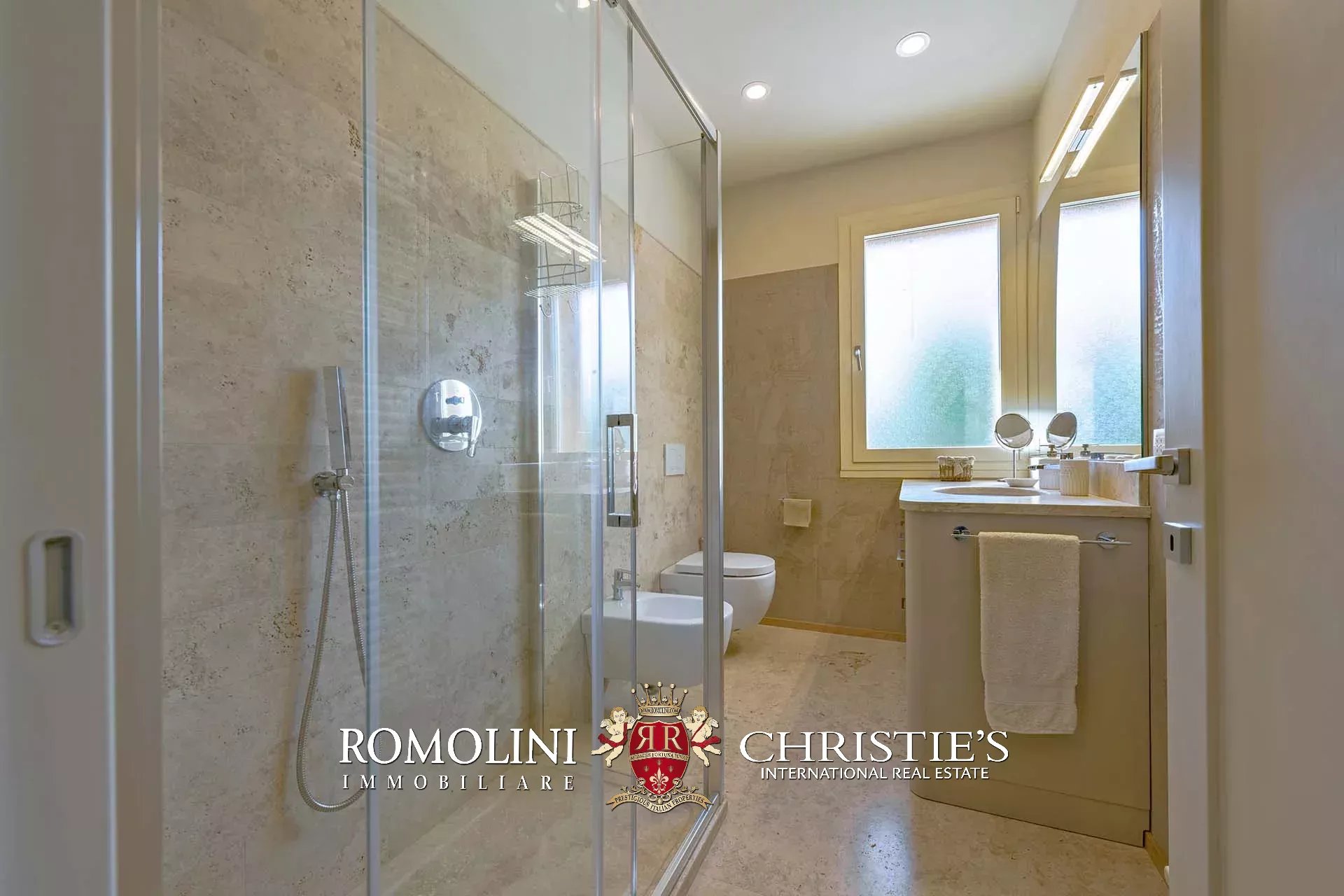 7 Bedroom Villa/Townhouse's Image 46
