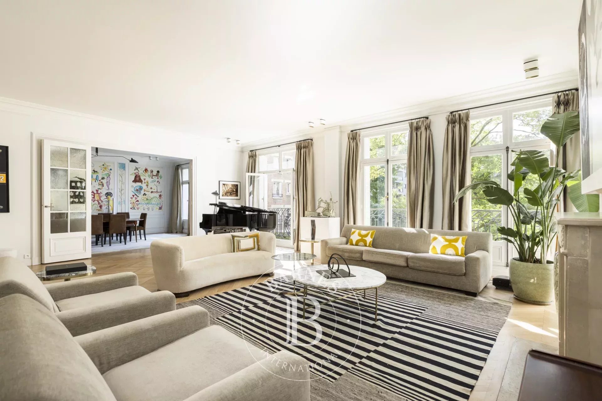 Neuilly - Saussaye - 4-bed apartment - Incredible volume