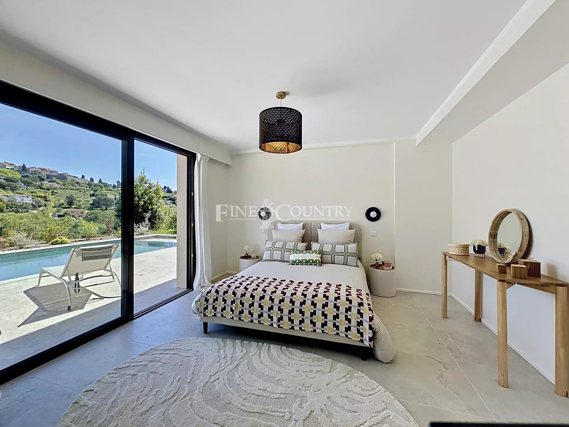 Photo of Villa in Saint-Paul-de-Vence for sale, village view