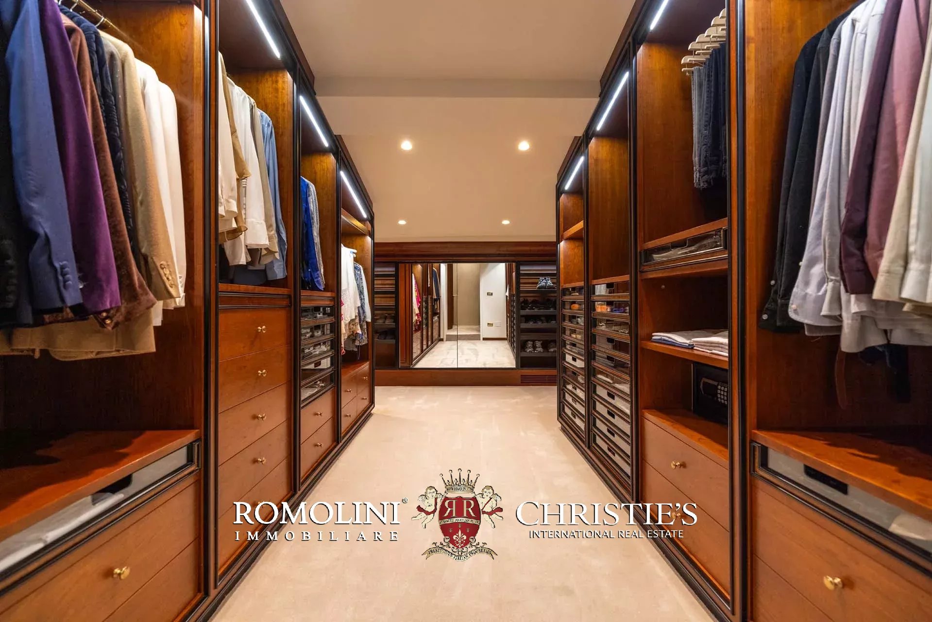 16 Bedroom Villa/Townhouse's Image 48