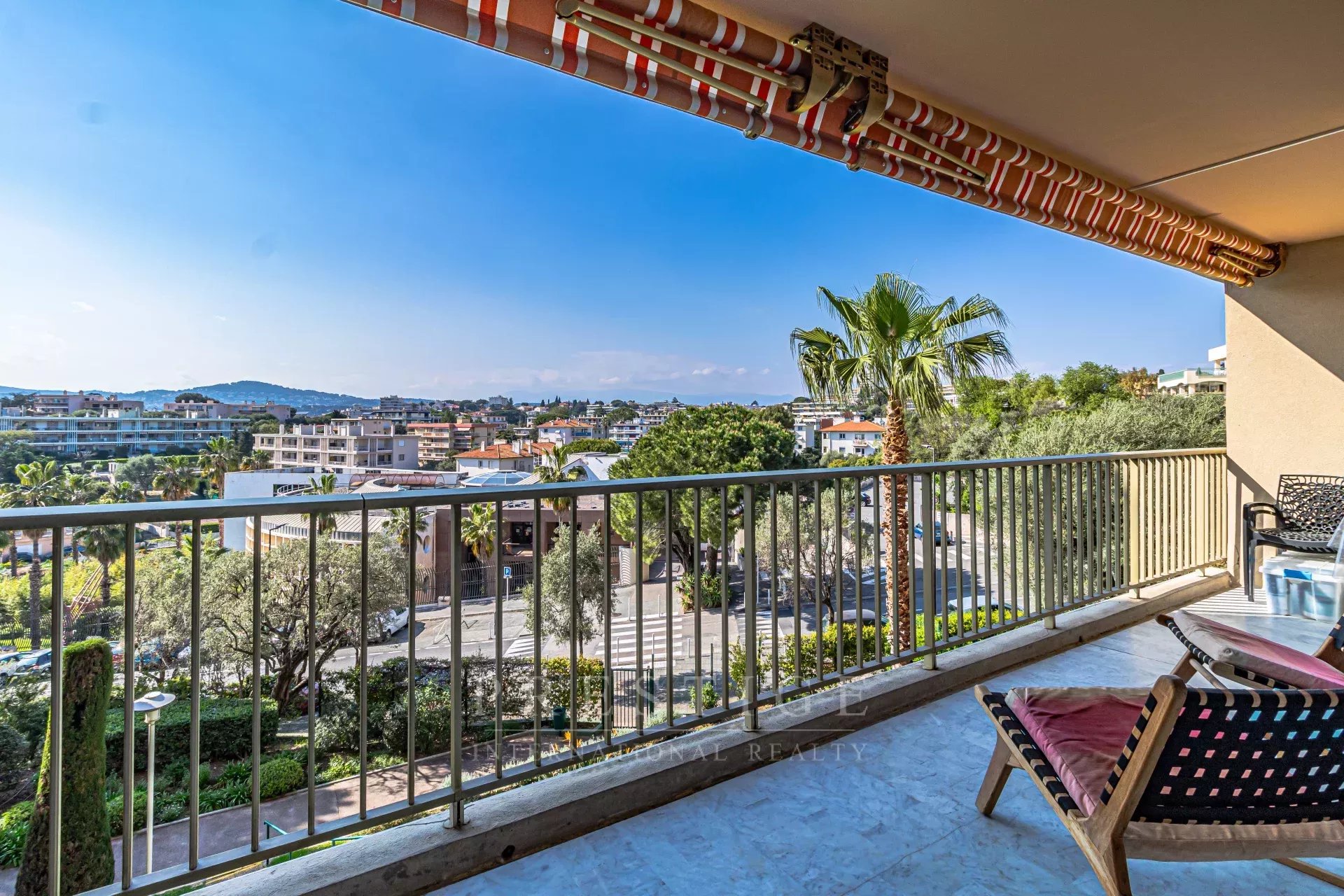 Juan les pins, 3 pièces, terrasse et cave, piscine tennis, parc
