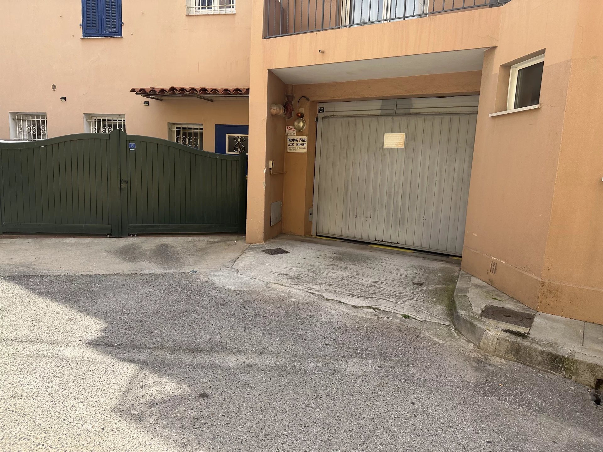 A VENDRE - PARKING EN SOUS-SOL SECURISÉ - VILLEFRANCHE-SUR-MER-CENTRE