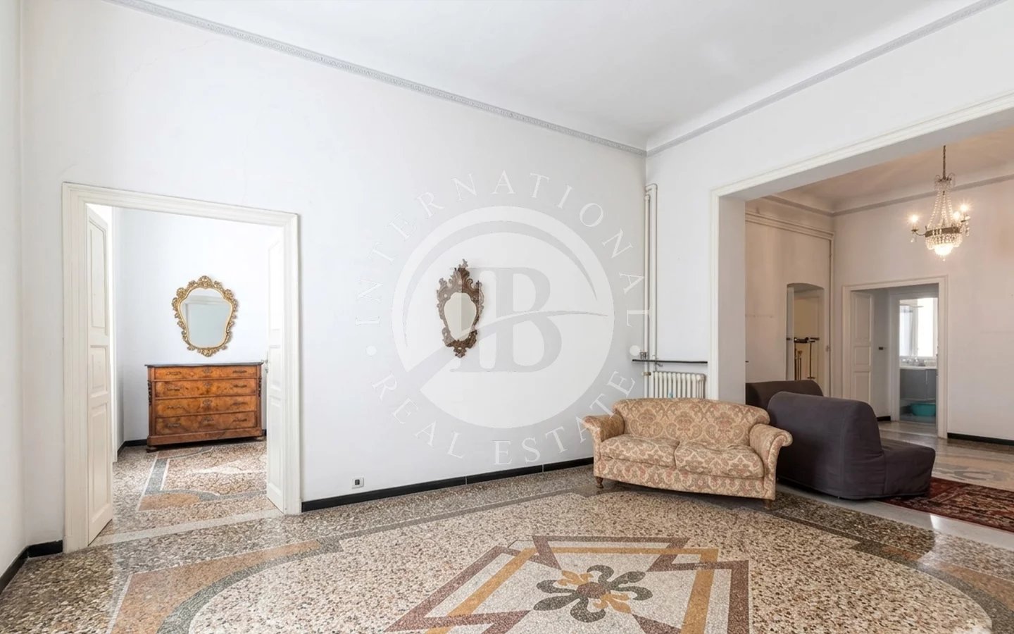 Apartment in Genoa - Image 2