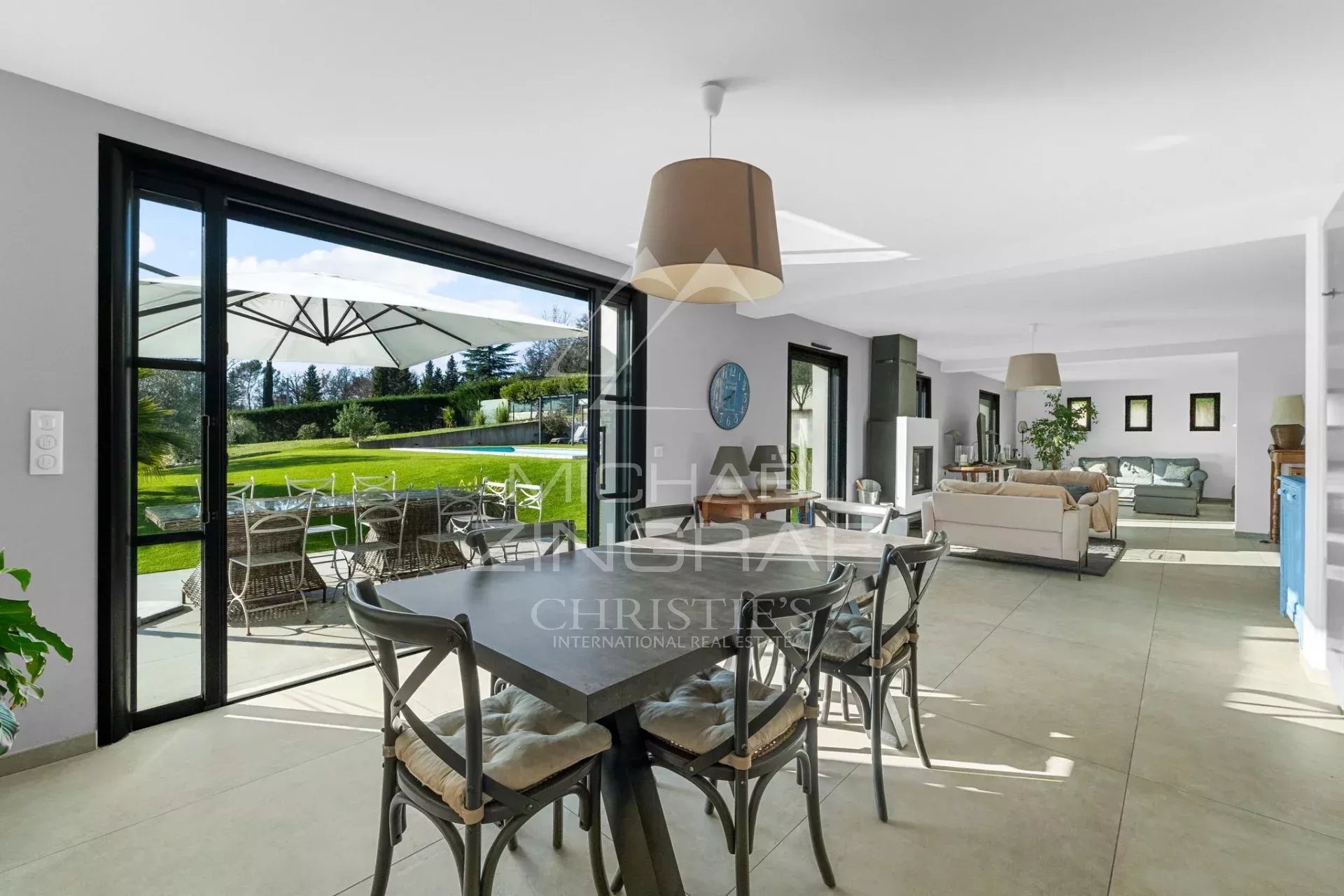 4 Bedroom Villa/Townhouse's Image 3