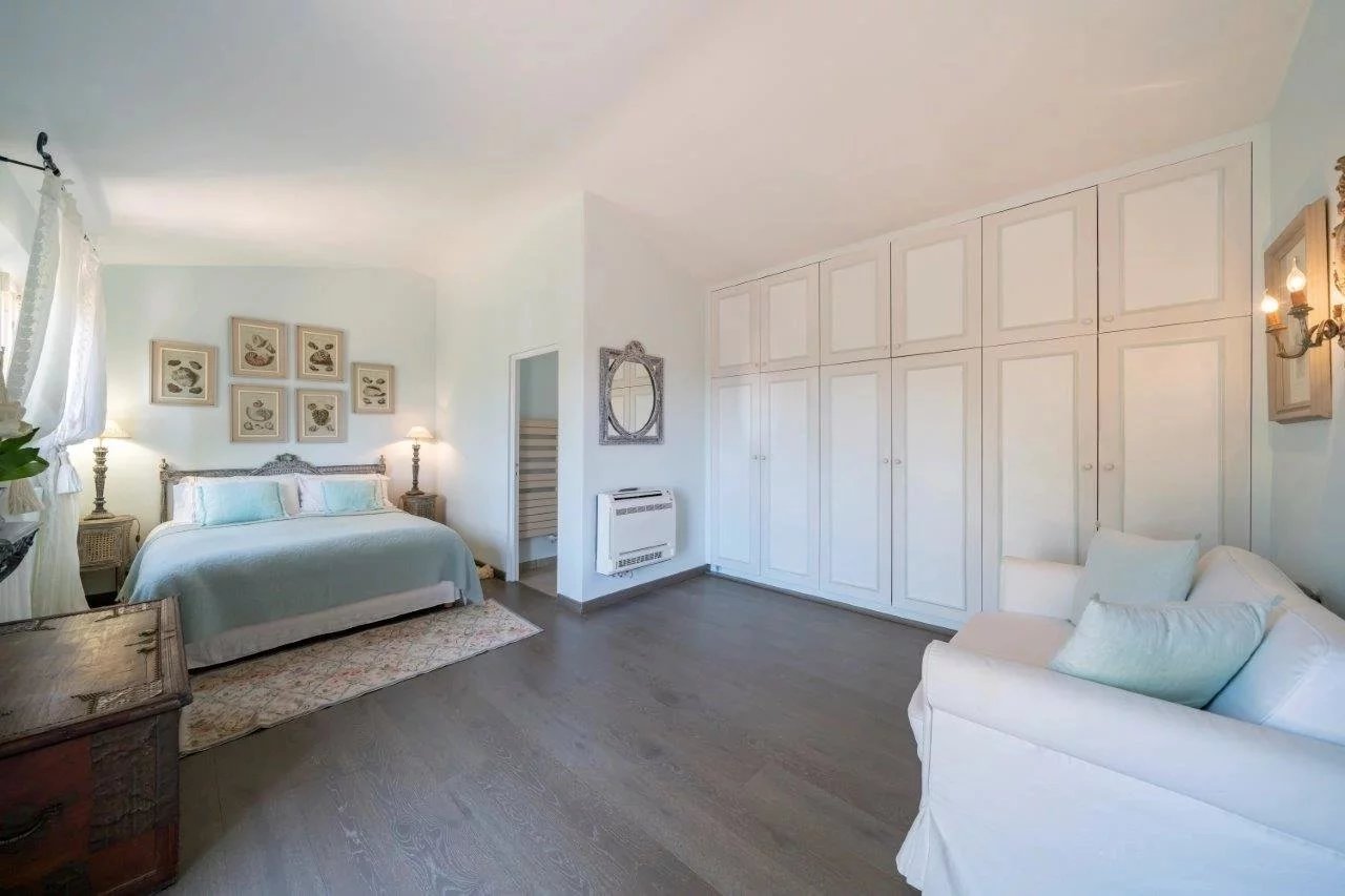  Image of Villa - 6 Bedrooms for Sale in Alpes-Maritimes-Saint-Paul-de-Vence-France, Image 15