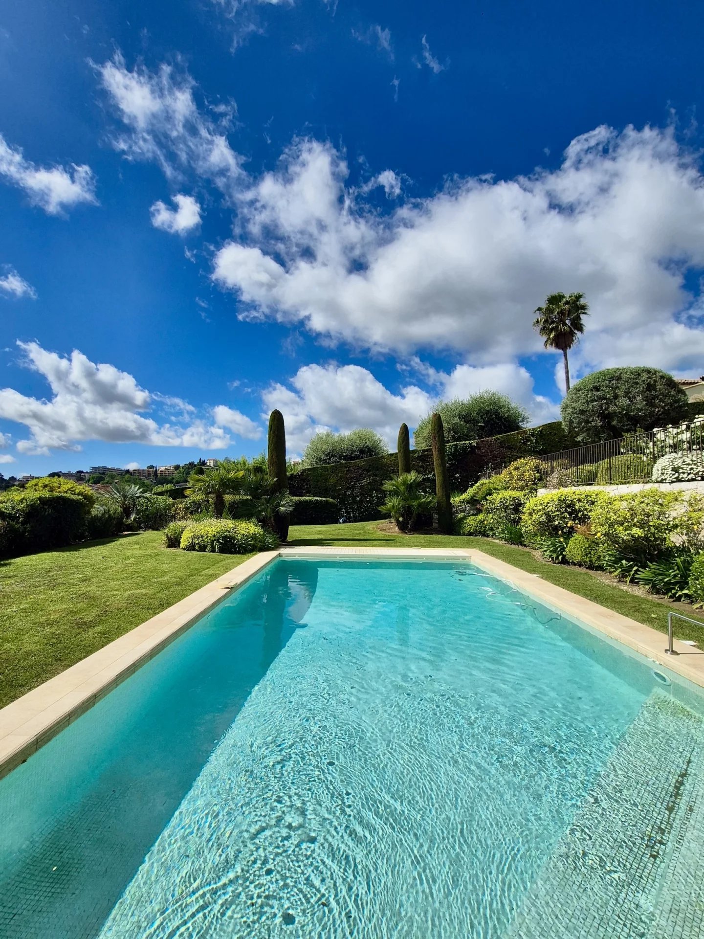  Image of Villa - 4 Bedrooms for Sale in Alpes-Maritimes-Vence-France, Image 18