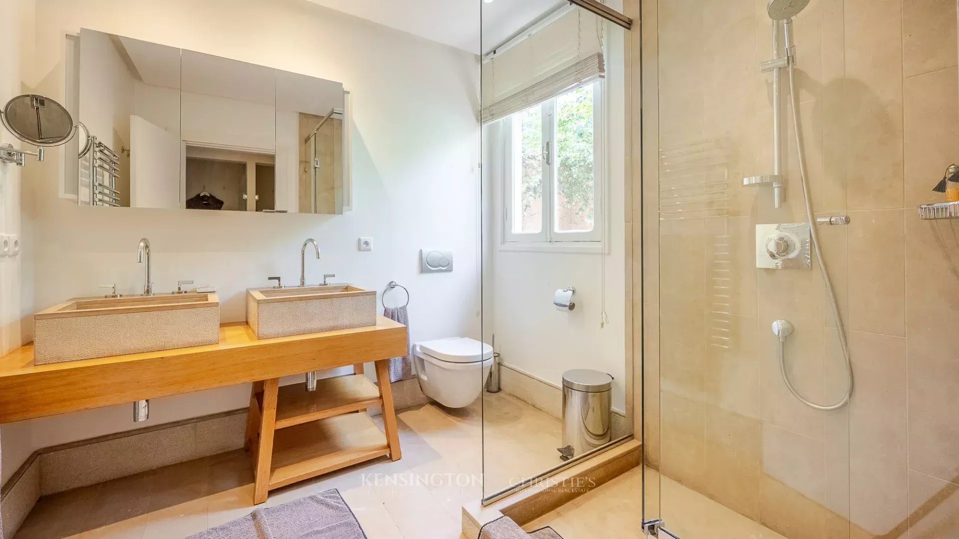 6 Bedroom Villa/Townhouse's Image 28