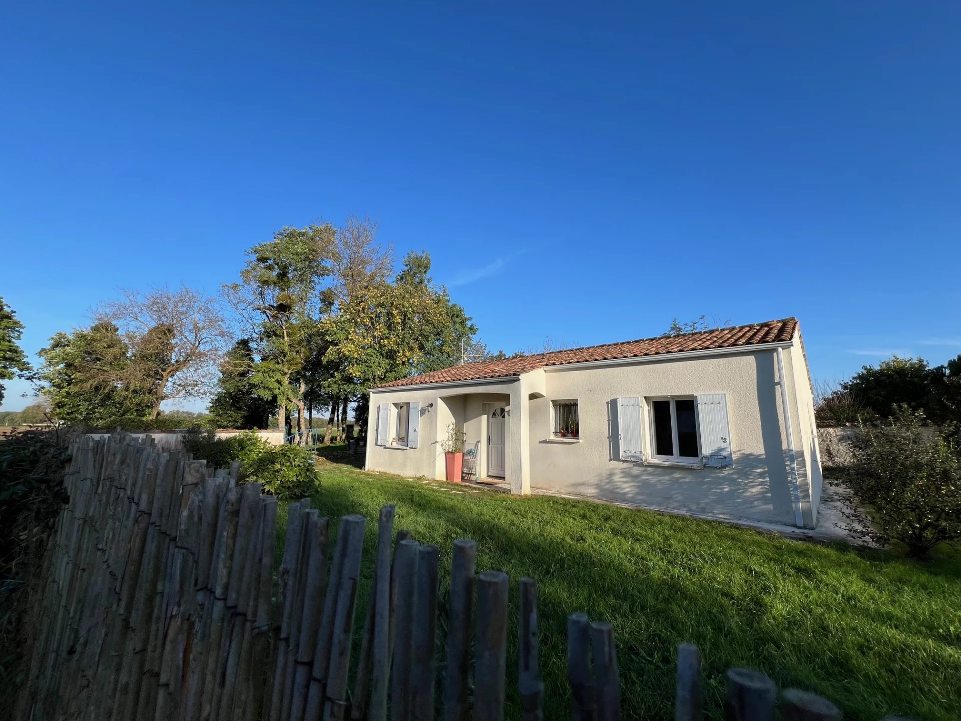 PLAIN PIED - 3CHS - GARAGE - Parcelle 923m²