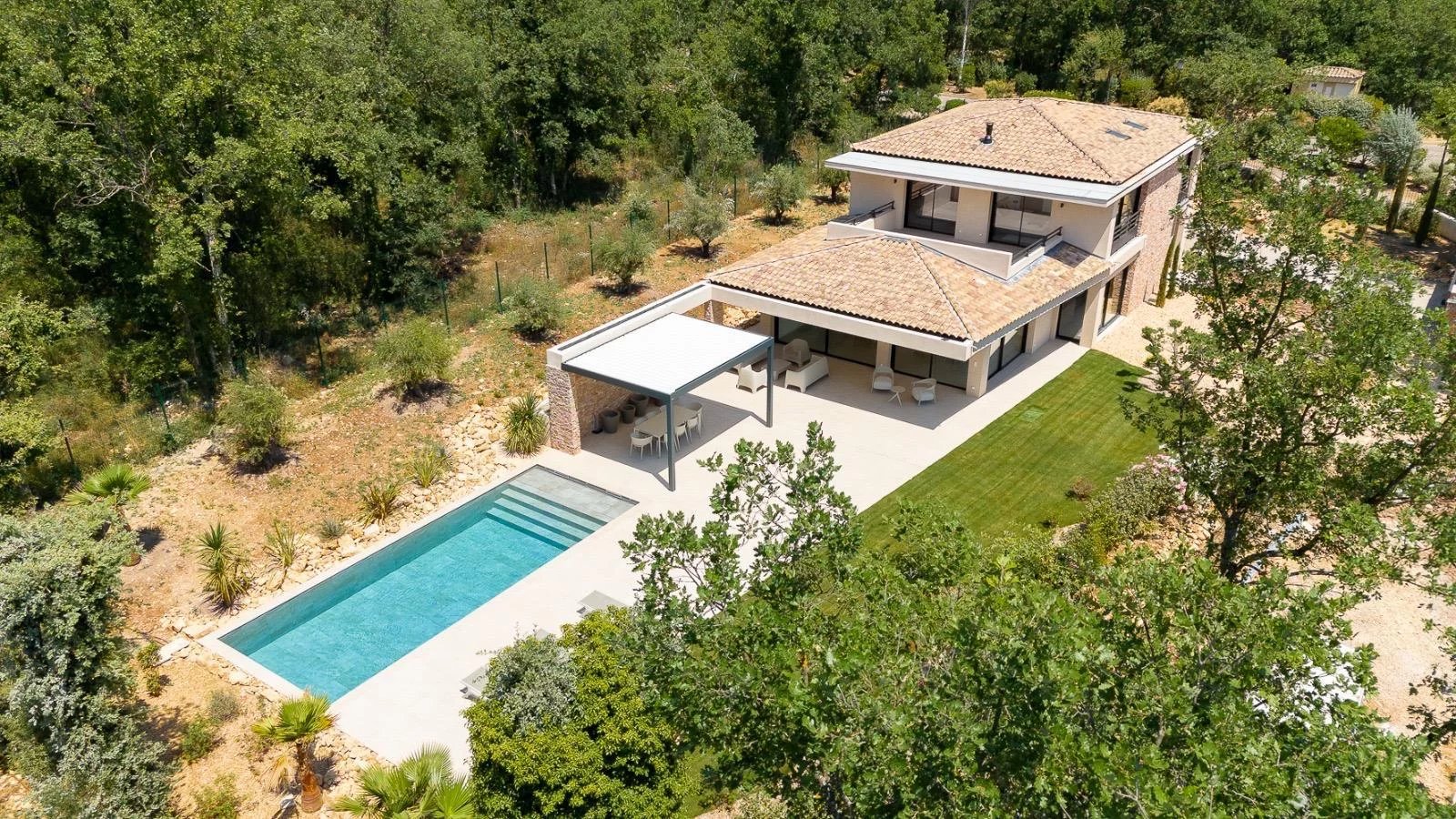 Stunning new built property in the domaine of Terre Blanche - Tourrettes