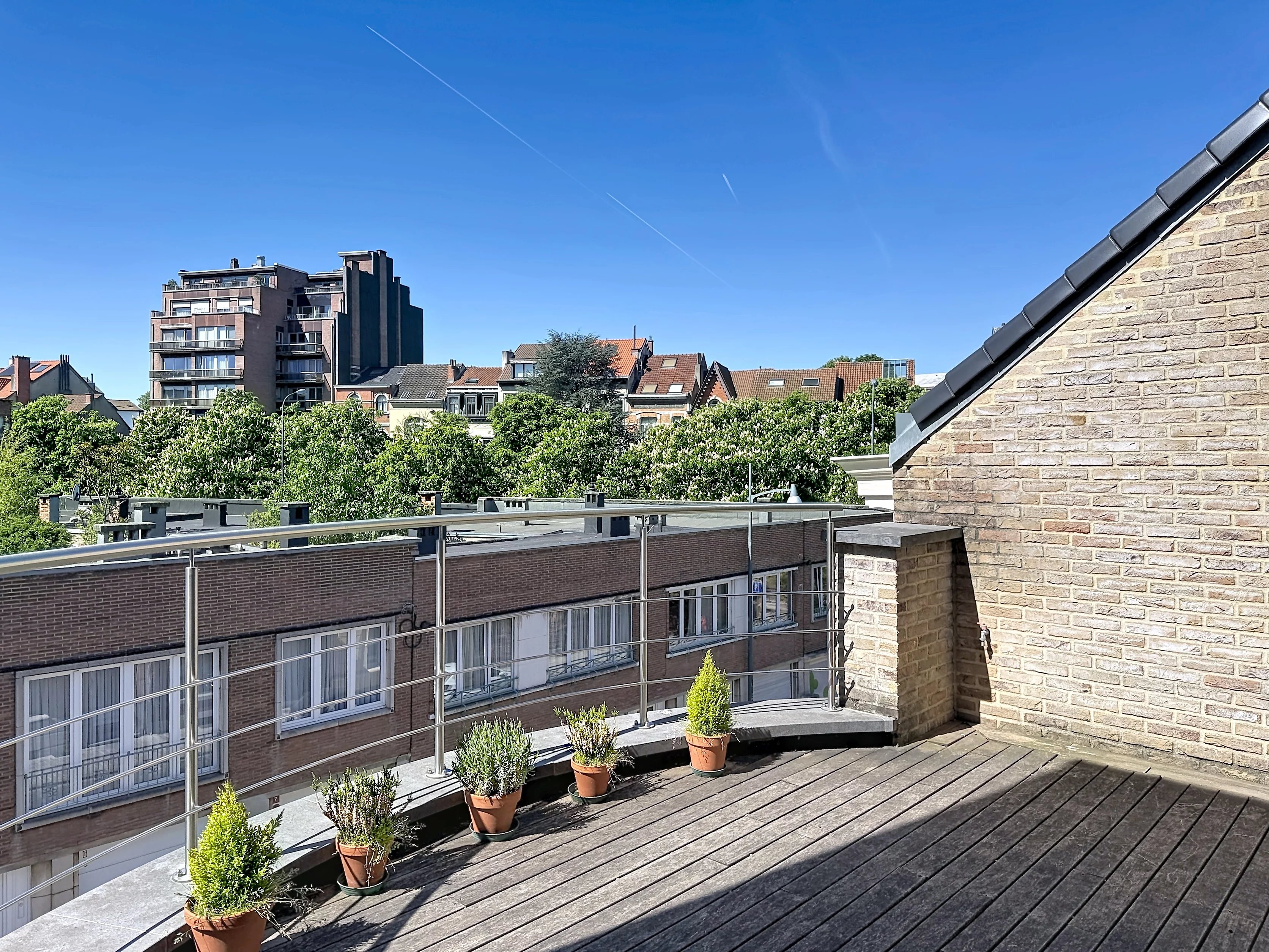 Square Plasky - Maison meublée 1 chambre avec jardin, terrasses et garage