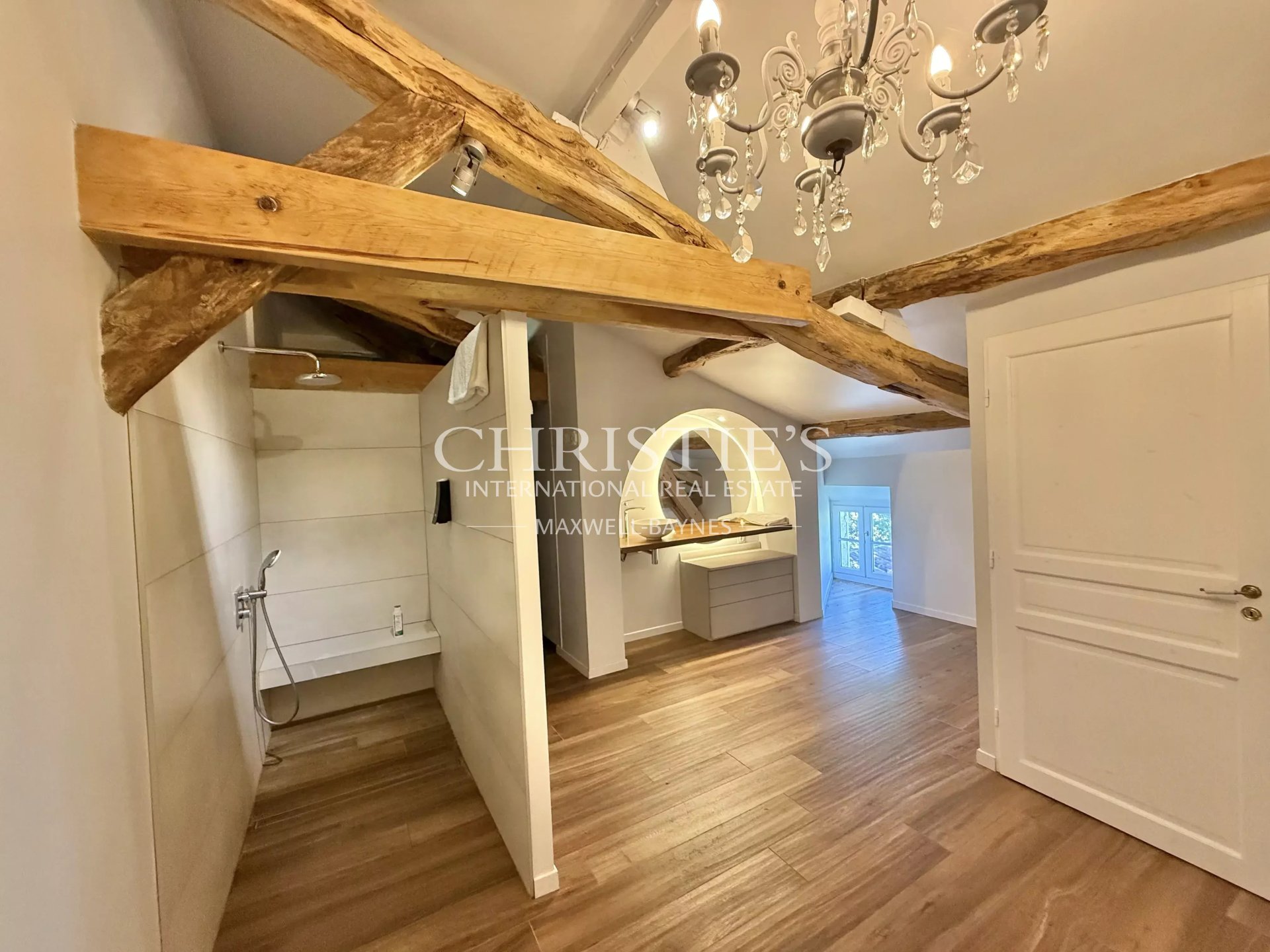 7 Bedroom Villa/Townhouse's Image 13
