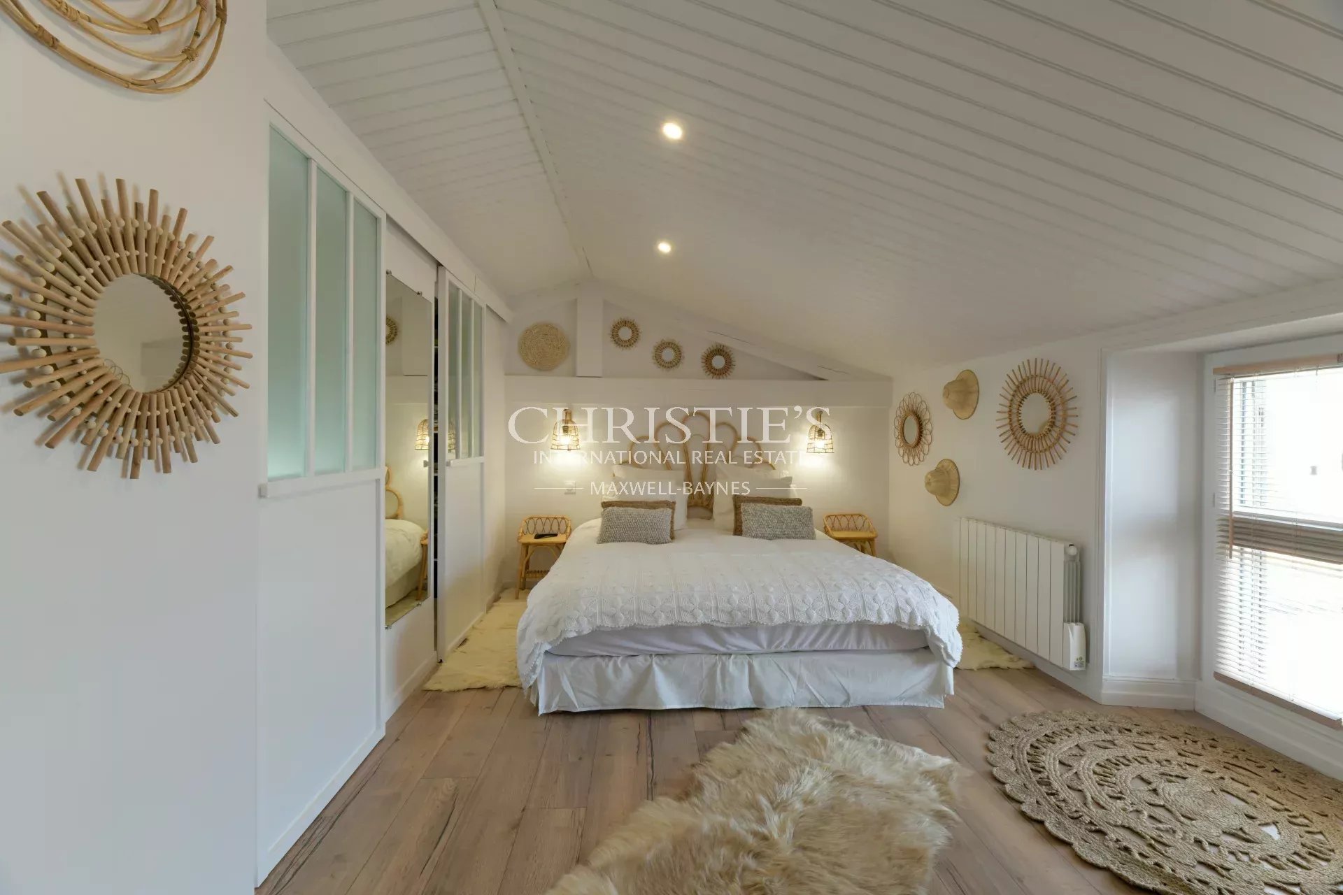 5 Bedroom Villa/Townhouse's Image 3